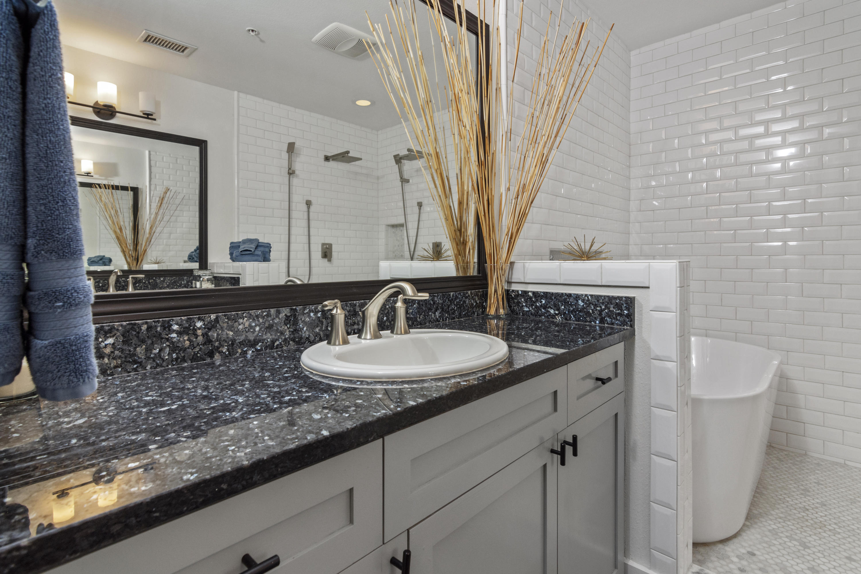 HARBOR LIGHTS - Residential