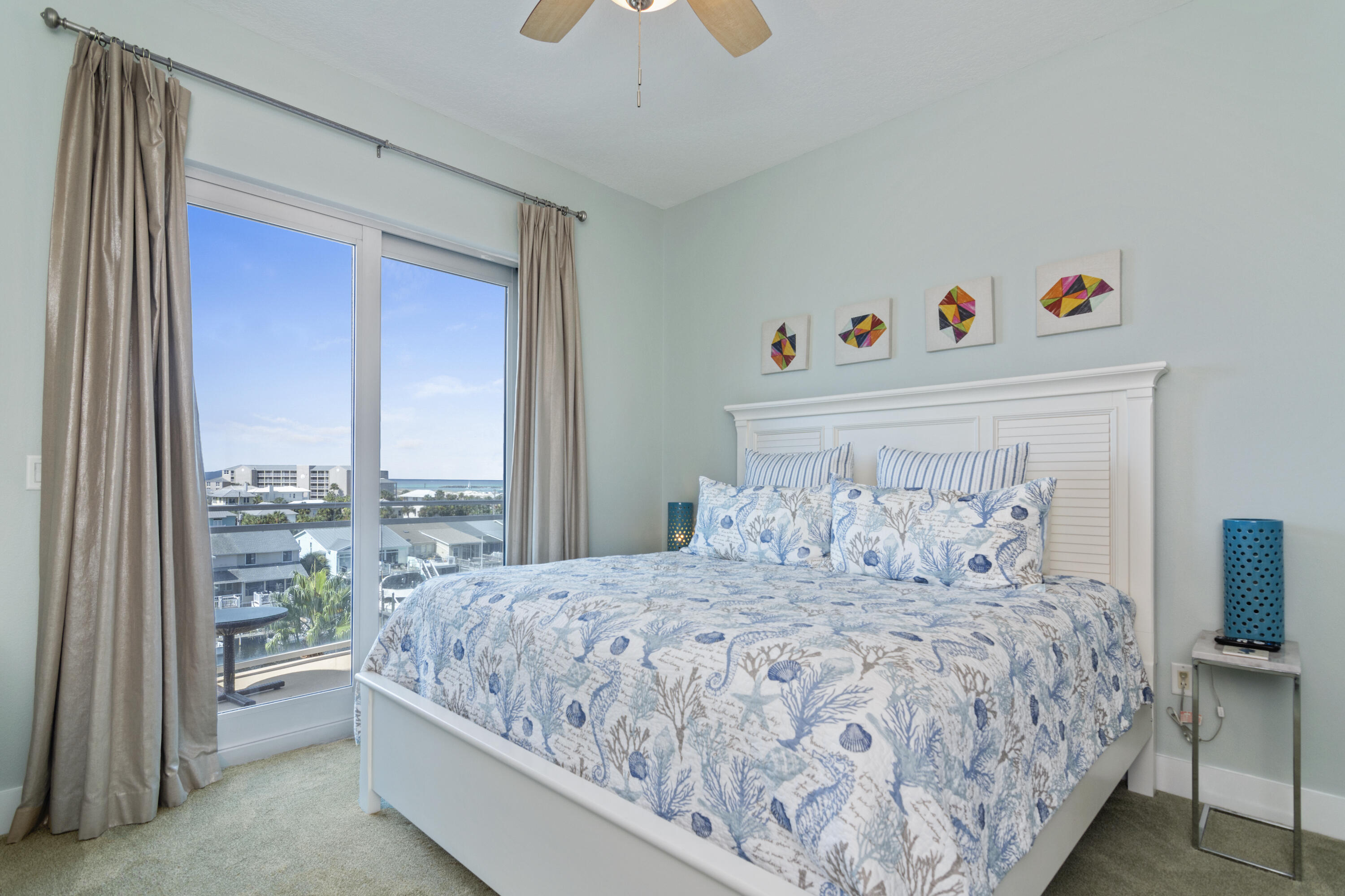 HARBOR LIGHTS - Residential