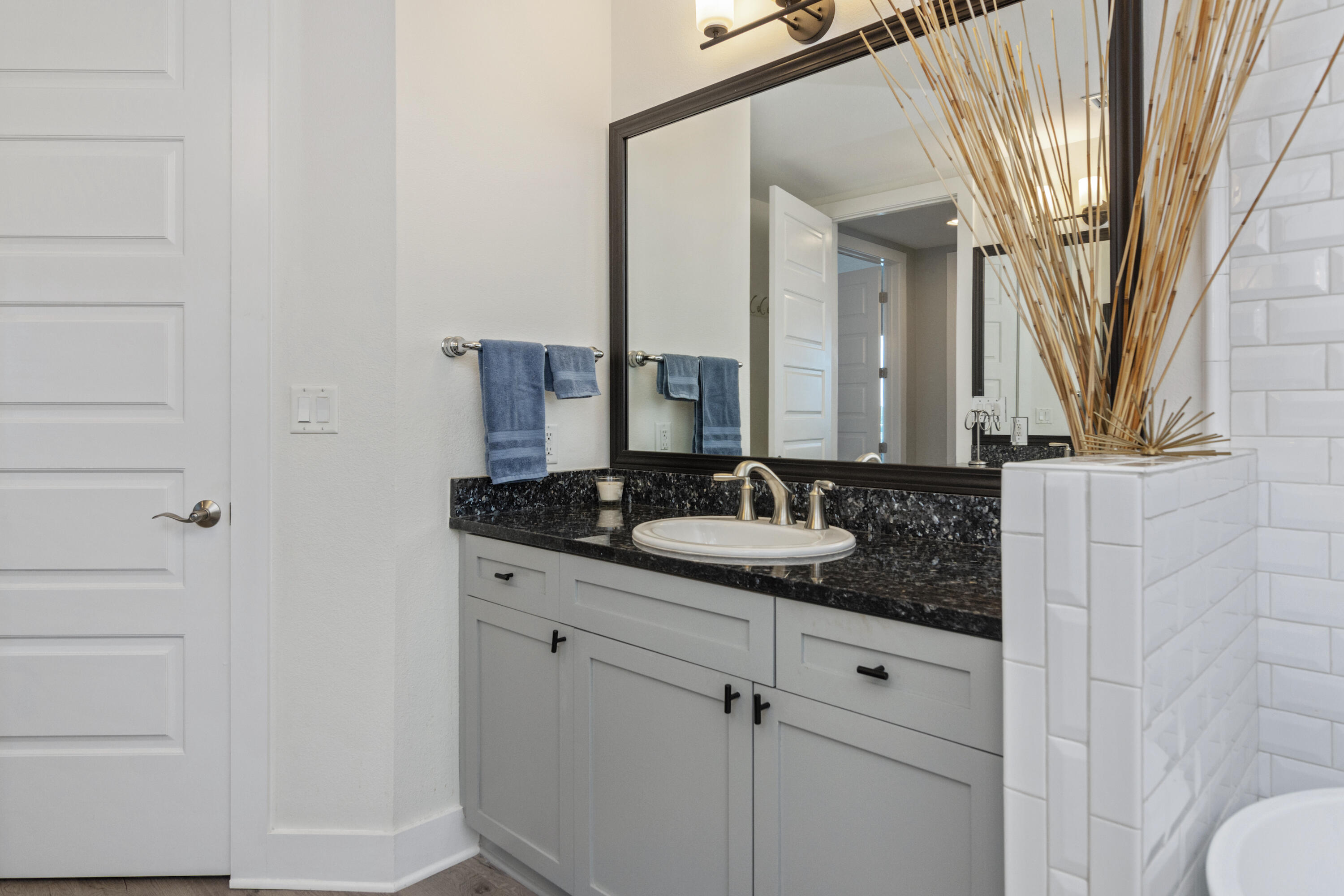 HARBOR LIGHTS - Residential