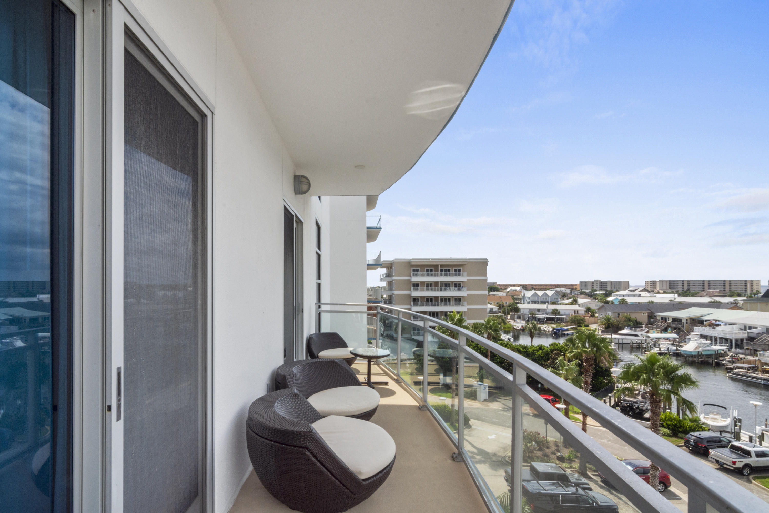 HARBOR LIGHTS - Residential