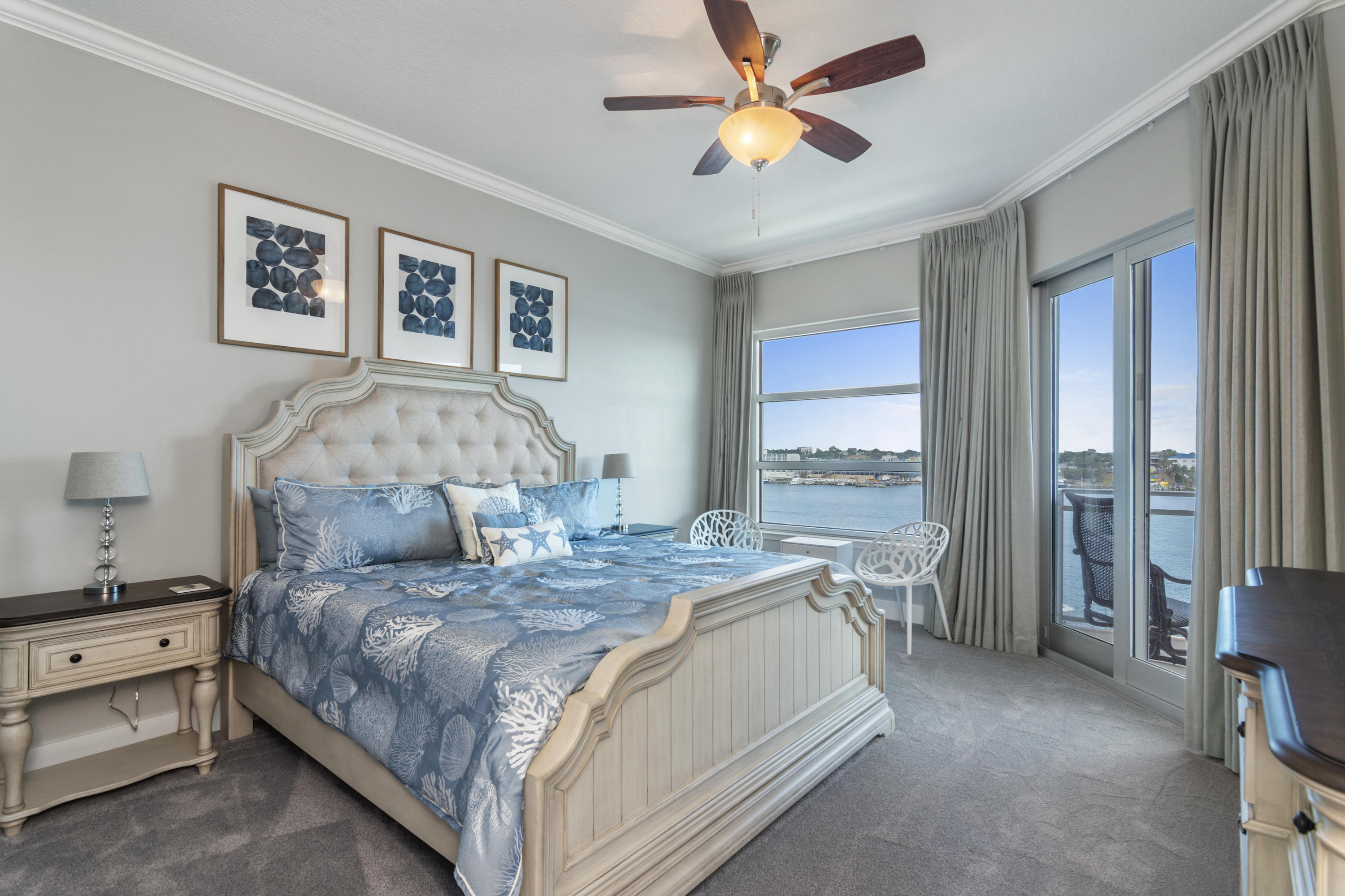 HARBOR LIGHTS - Residential