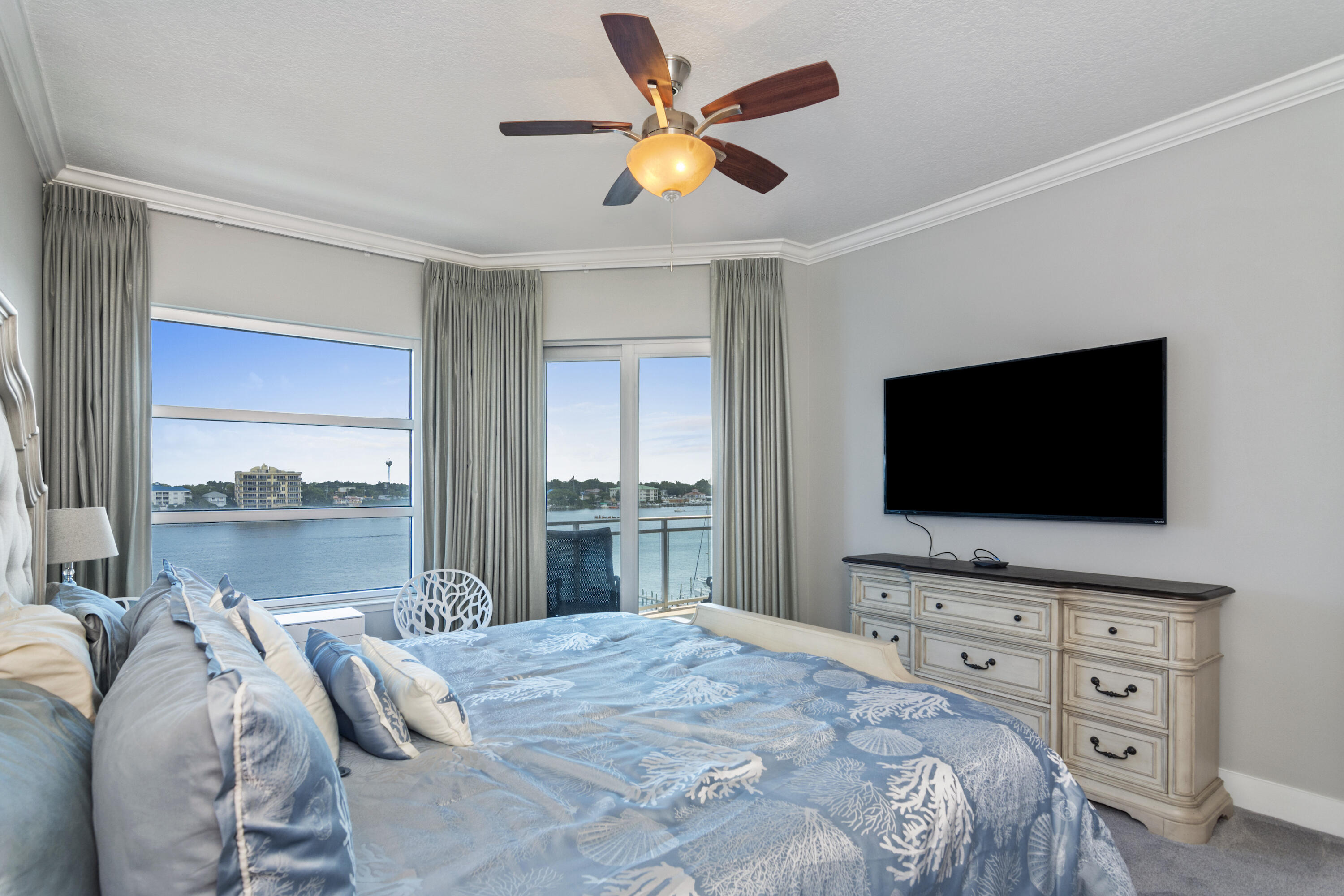 HARBOR LIGHTS - Residential