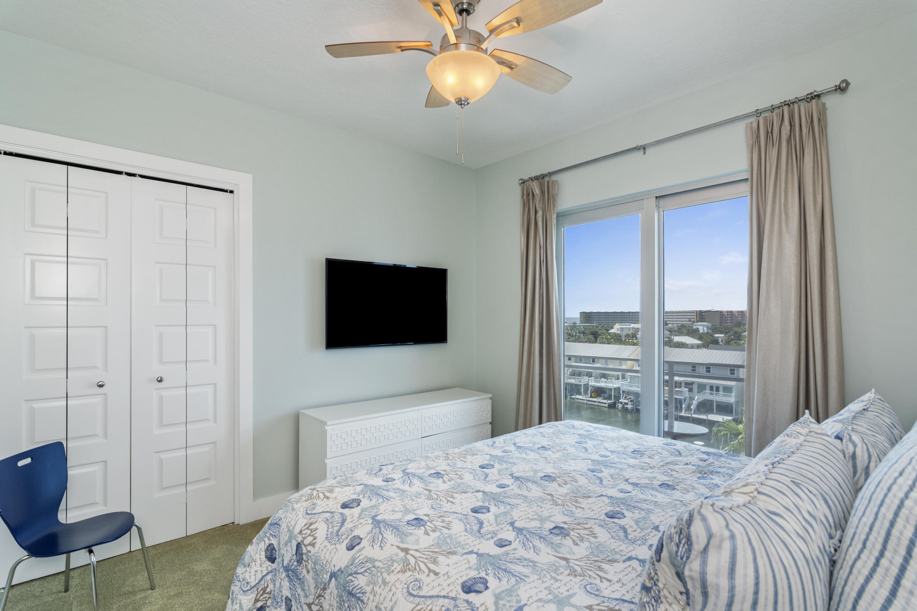 HARBOR LIGHTS - Residential