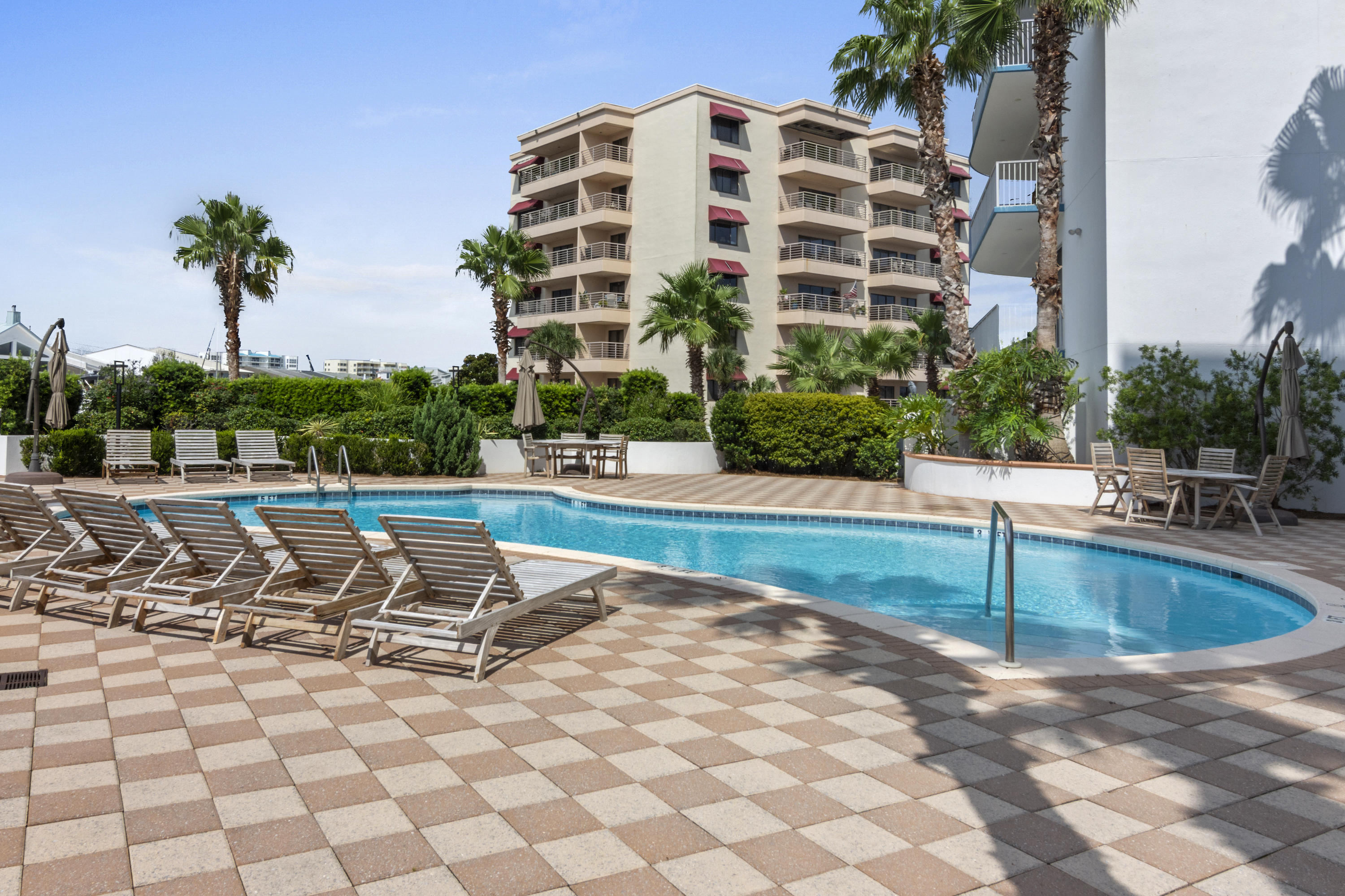 HARBOR LIGHTS - Residential