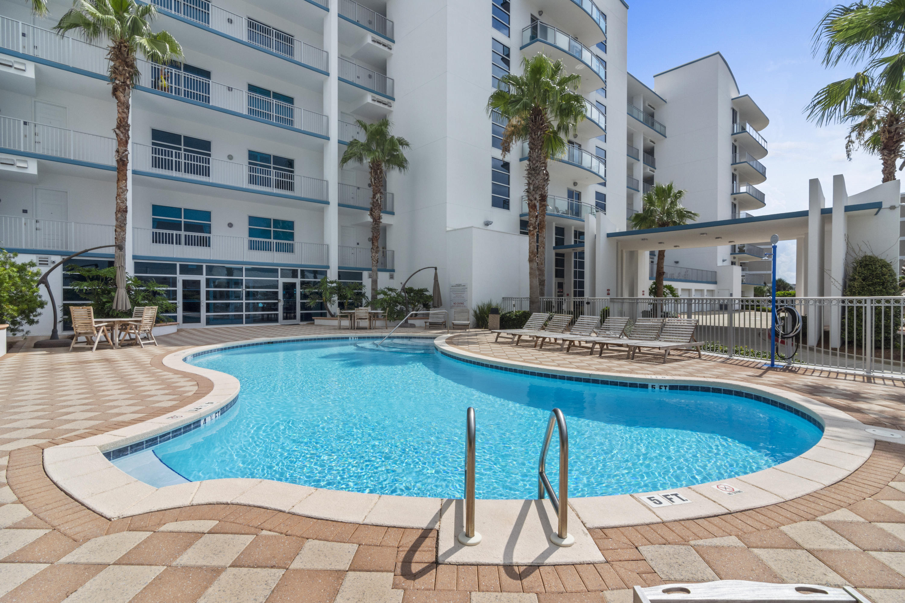 HARBOR LIGHTS - Residential