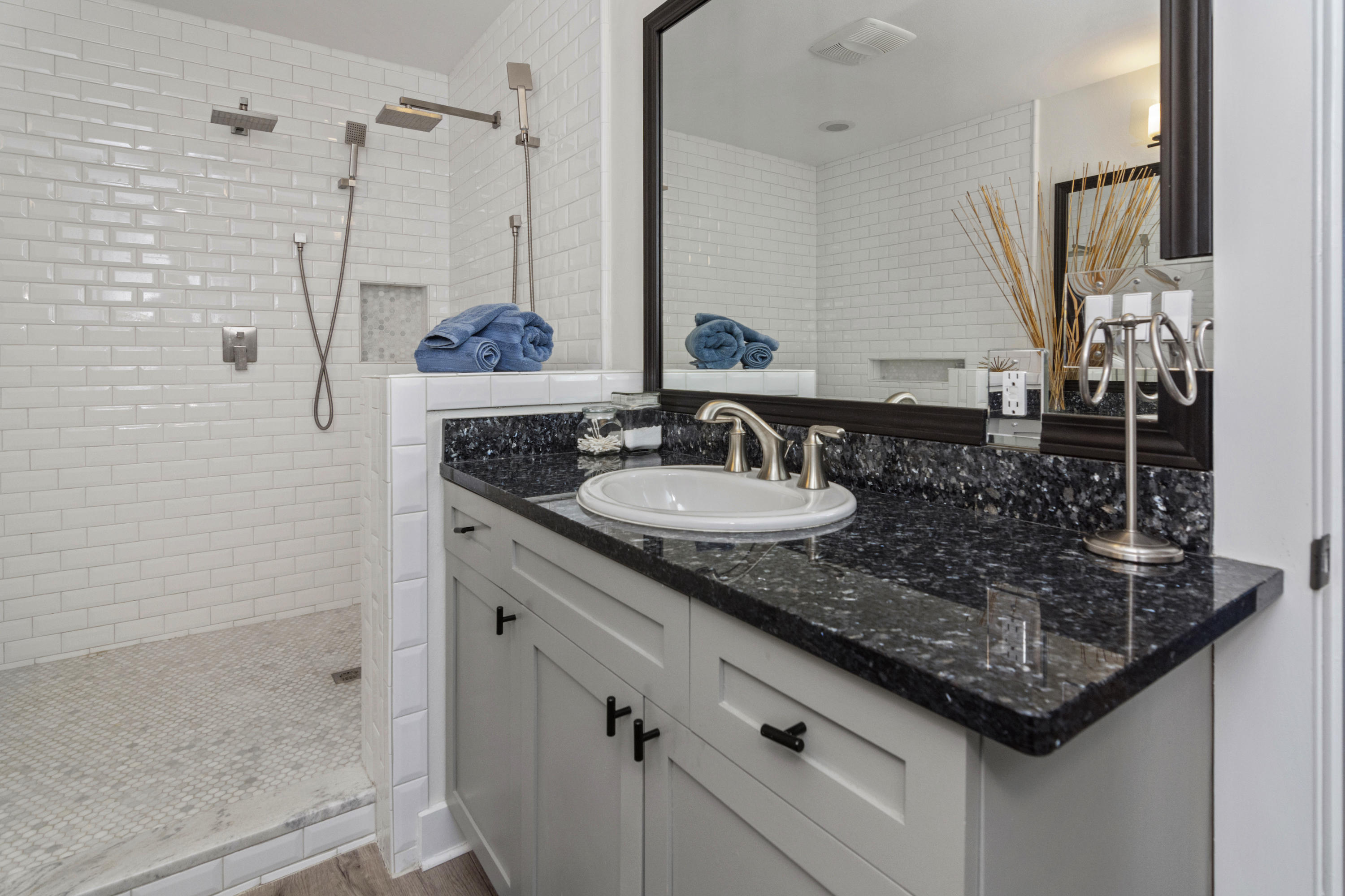 HARBOR LIGHTS - Residential