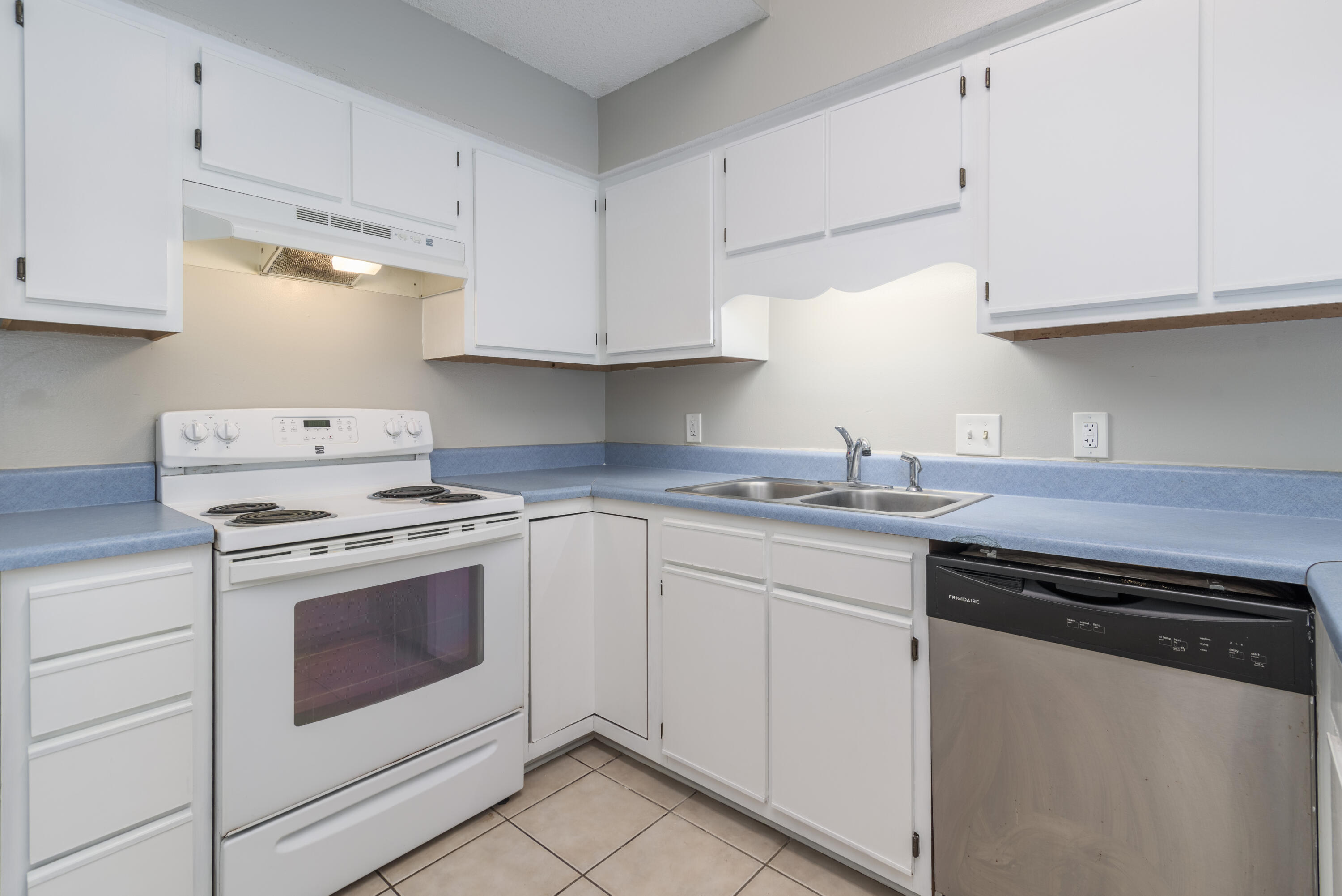 MICHAEL GLENN ESTATES - Residential