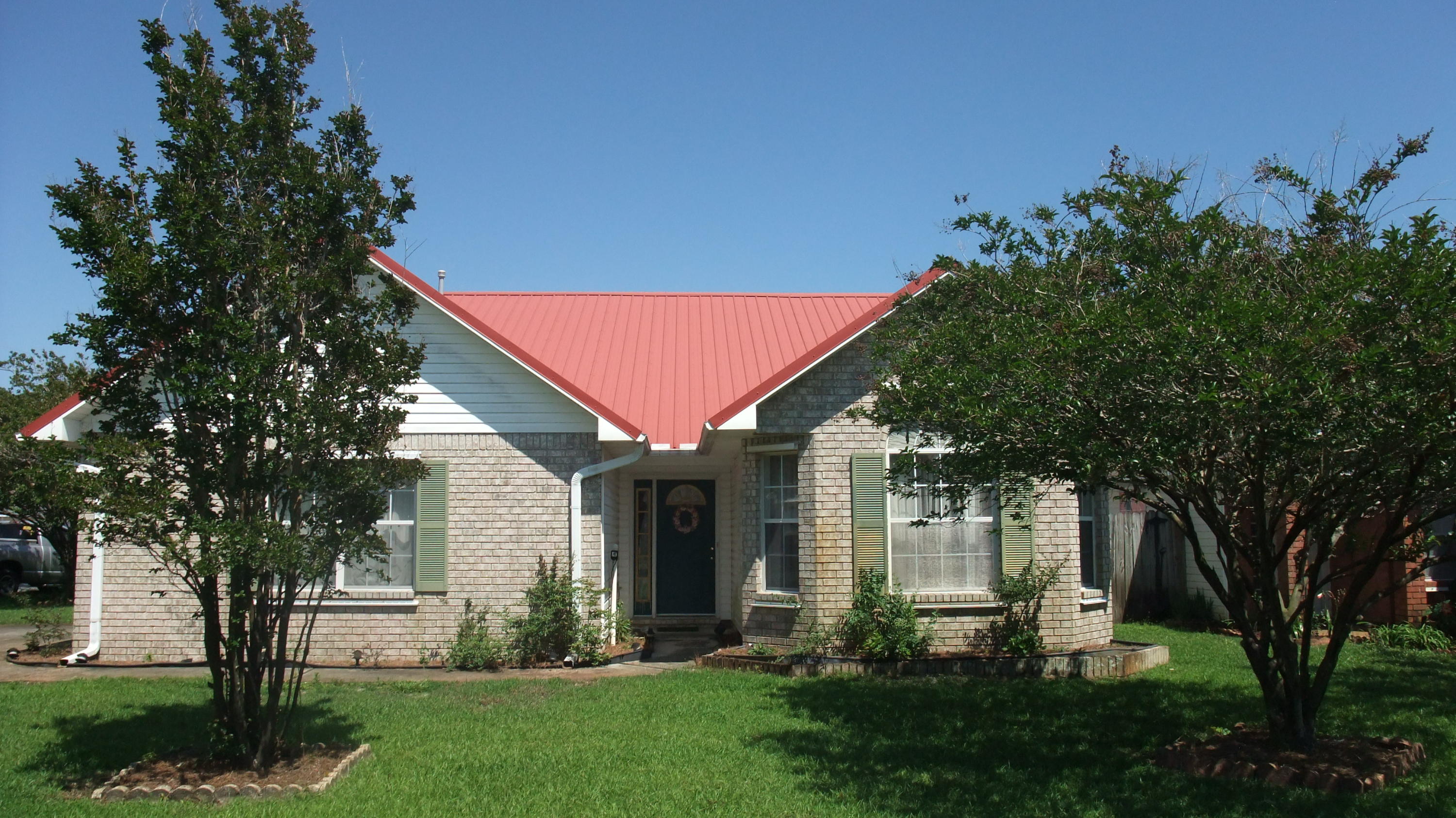 BEAUTIFUL ONE-STORY BRICK HOME, ONE MILE FROM HURLBURT MAIN GATE! LOCATED ON CORNER LOT, THIS CHARMING HOME FEATURES THREE BEDROOMS WITH CARPET AND TILE THROUGHOUT. THE OPEN FLOOR PLAN GIVES IT A SPACIOUS FEEL WITH THE KITCHEN OVERLOOKING THE DINING AND LIVING AREAS. CATHEDRAL CEILING IN THE LIVING ROOM. MASTER BATH FEATURES DUAL VANITIES AND SEPARATE SHOWER.EXTERIOR INCLUDES PARKING FOR YOUR RV AND/OR BOAT WITHIN THE FENCE, BEHIND THE GATE! IN CASE OF EMERGENCIES YOU ARE EQUIPPED WITH A WHOLE HOUSE GENERATOR! LONG LIFE METAL ROOF! THERE IS A STORAGE BUILDING LOCATED IN THE BACKYARD! LAWN PUMP AND SPRINKLER SYSTEM! AND MUCH MORE! ALL THIS HOME NEEDS IS YOU!