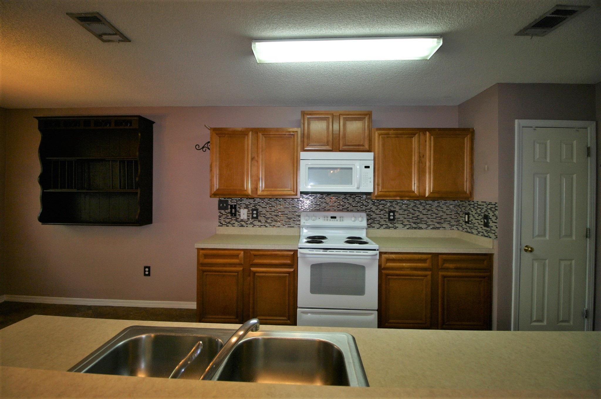 BROOKE ESTATES PH II - Residential Lease