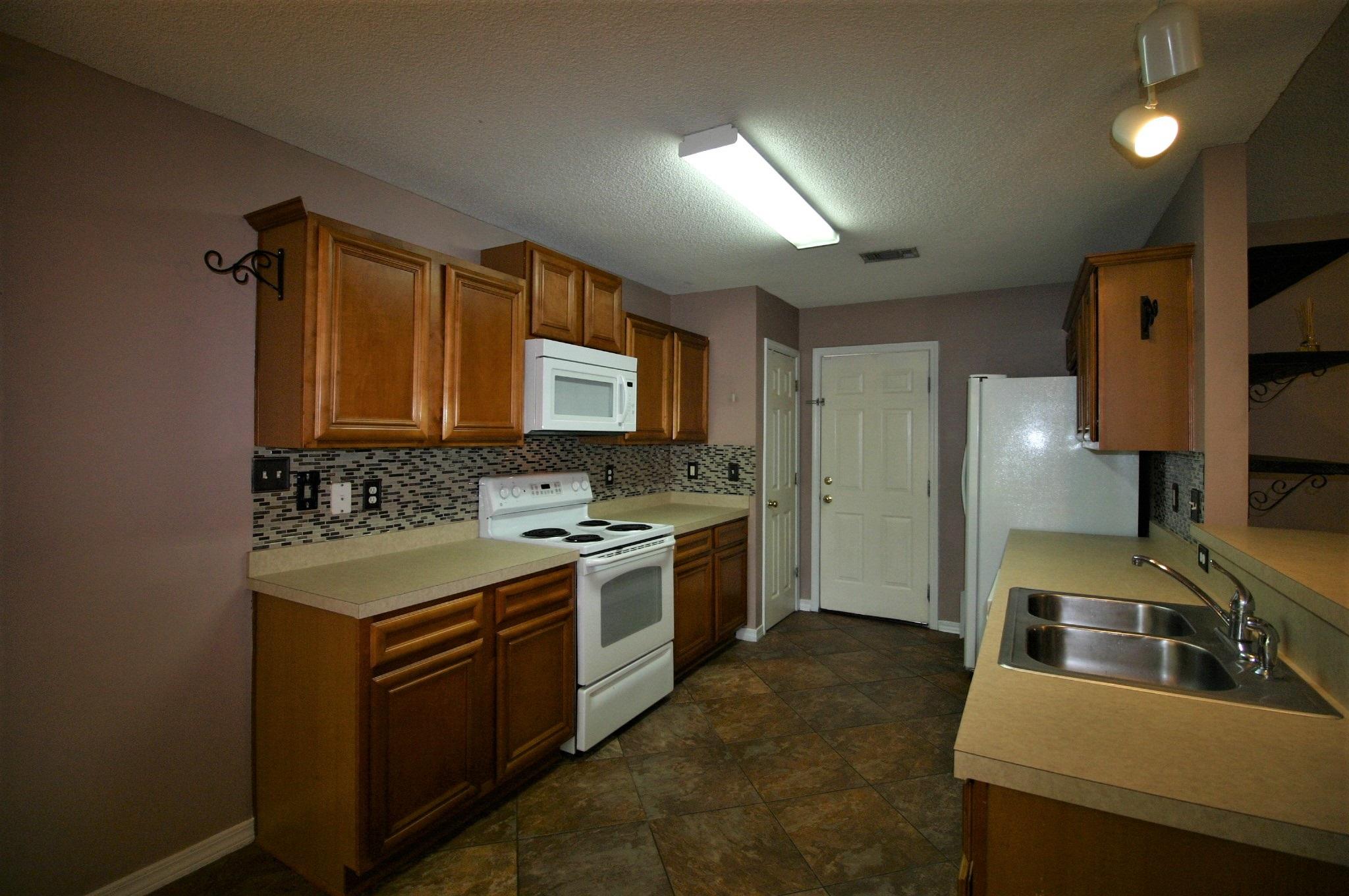 BROOKE ESTATES PH II - Residential Lease