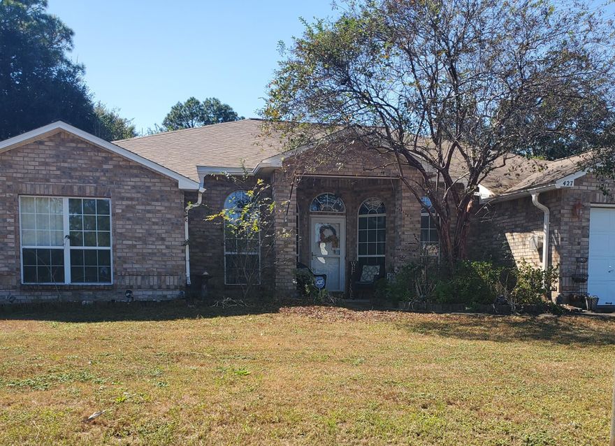 Large 4 bedroom 3 bath in Crestview!!