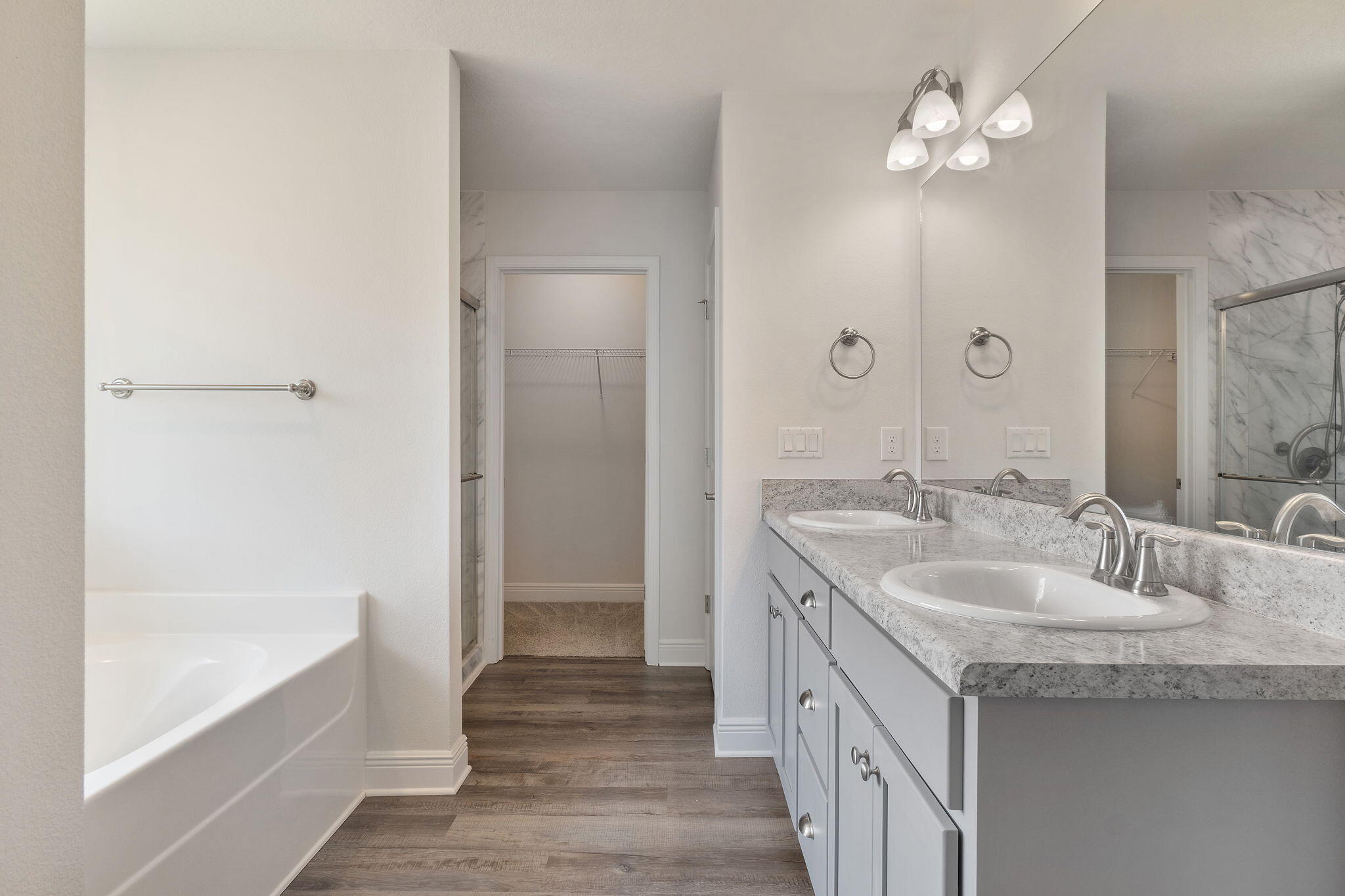 HAMILTON CROSSING - Residential