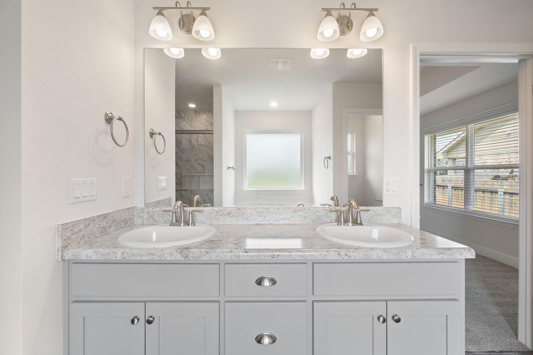 HAMILTON CROSSING - Residential