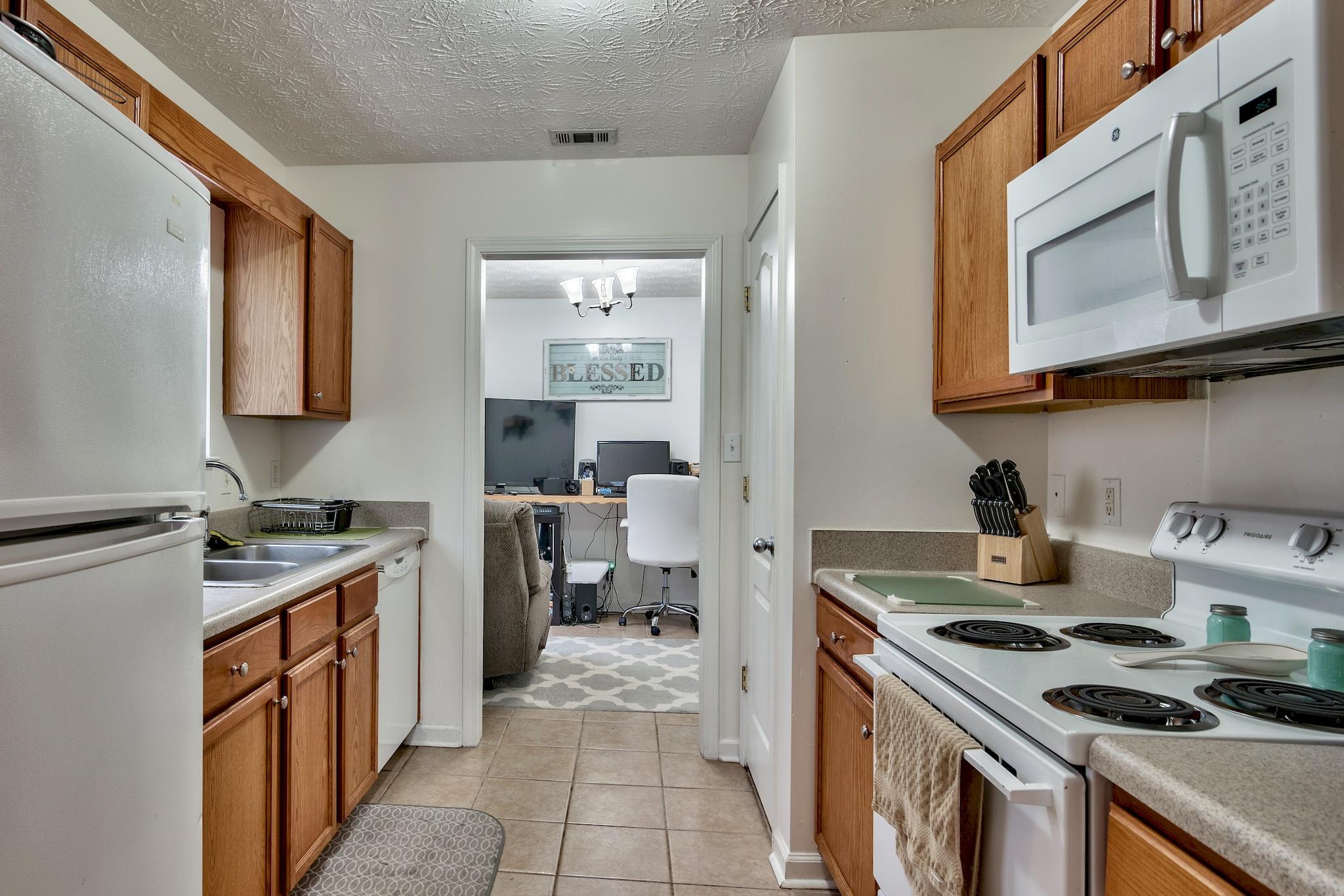 BRANDON OAKS - Residential