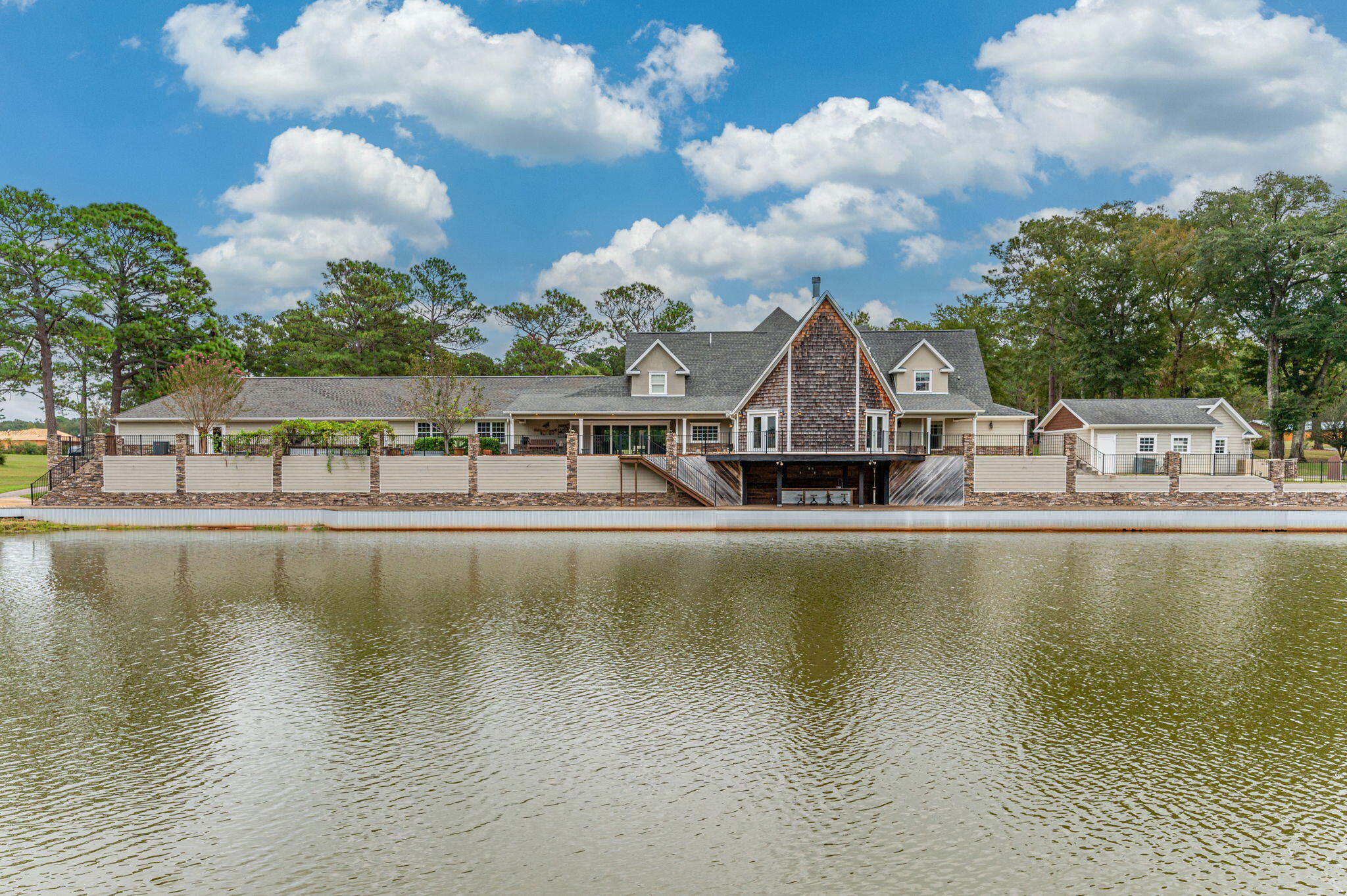 CRESTVIEW SUBURB - Residential