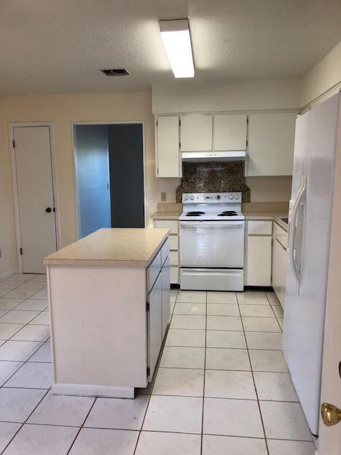 TIMBERLAKE ESTATES - Residential