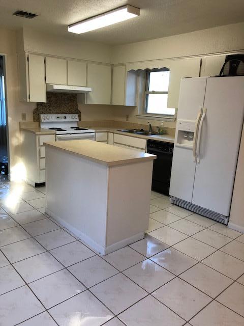 TIMBERLAKE ESTATES - Residential