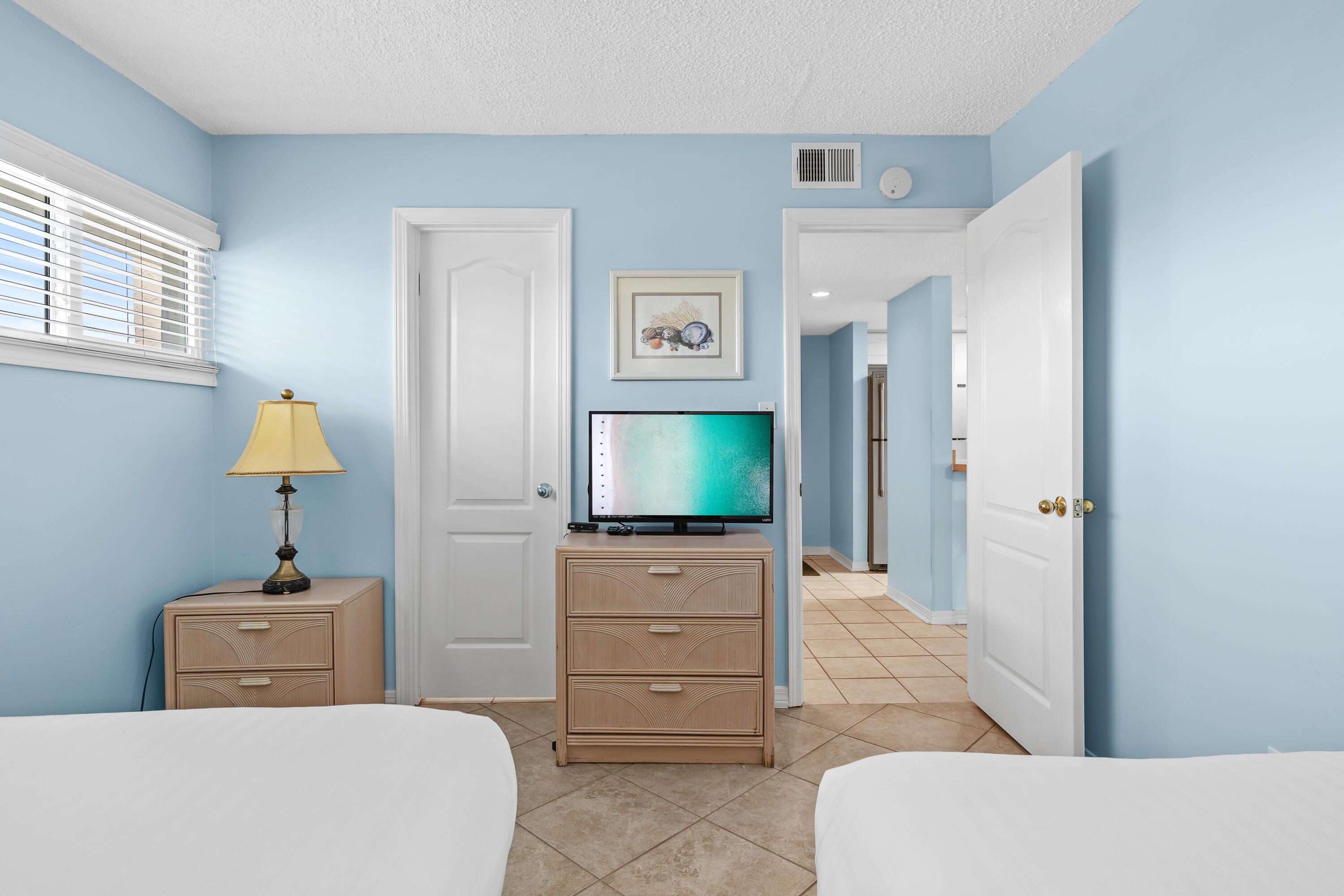 HOLIDAY SURF & RACQUET CLUB - Residential