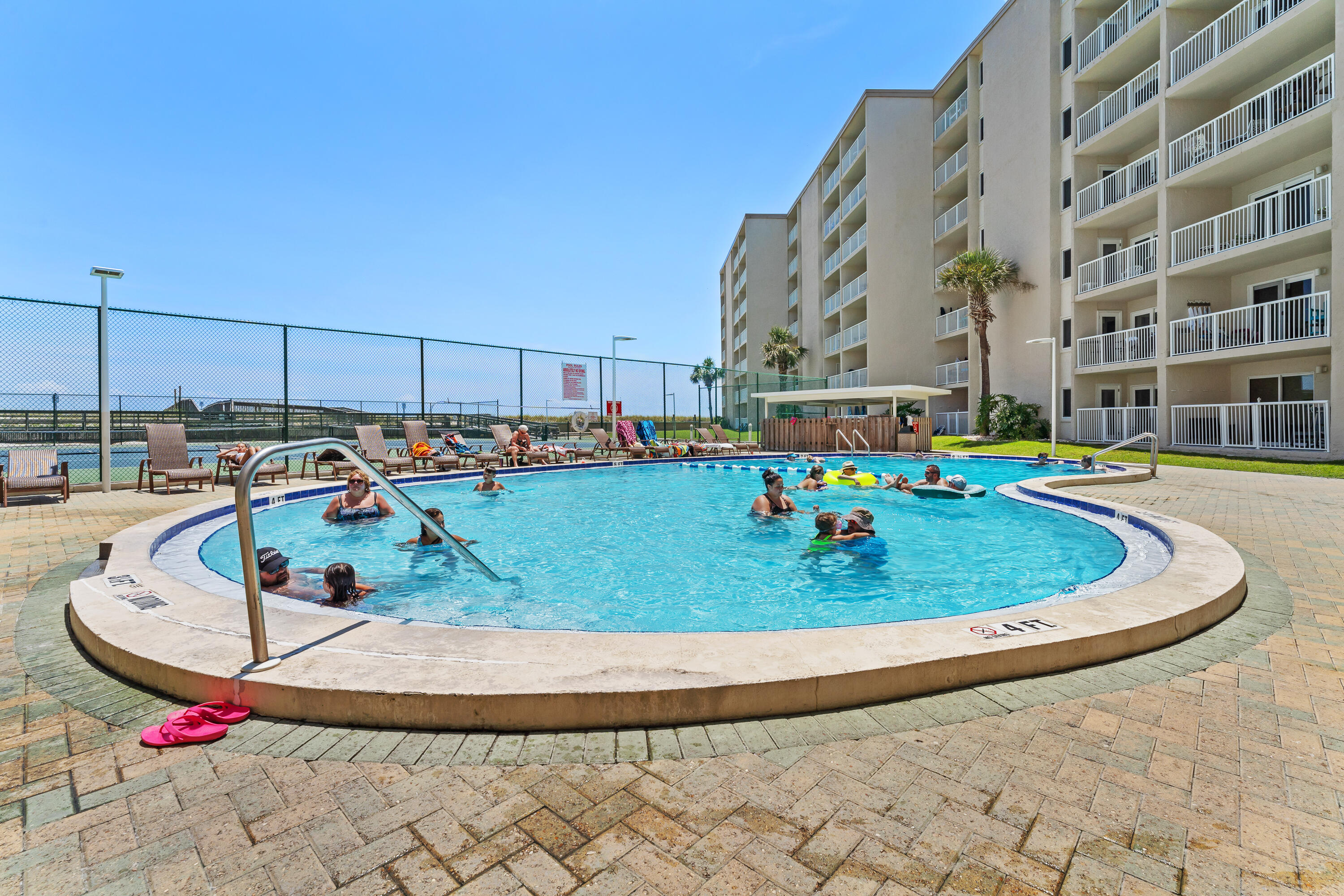 HOLIDAY SURF & RACQUET CLUB - Residential