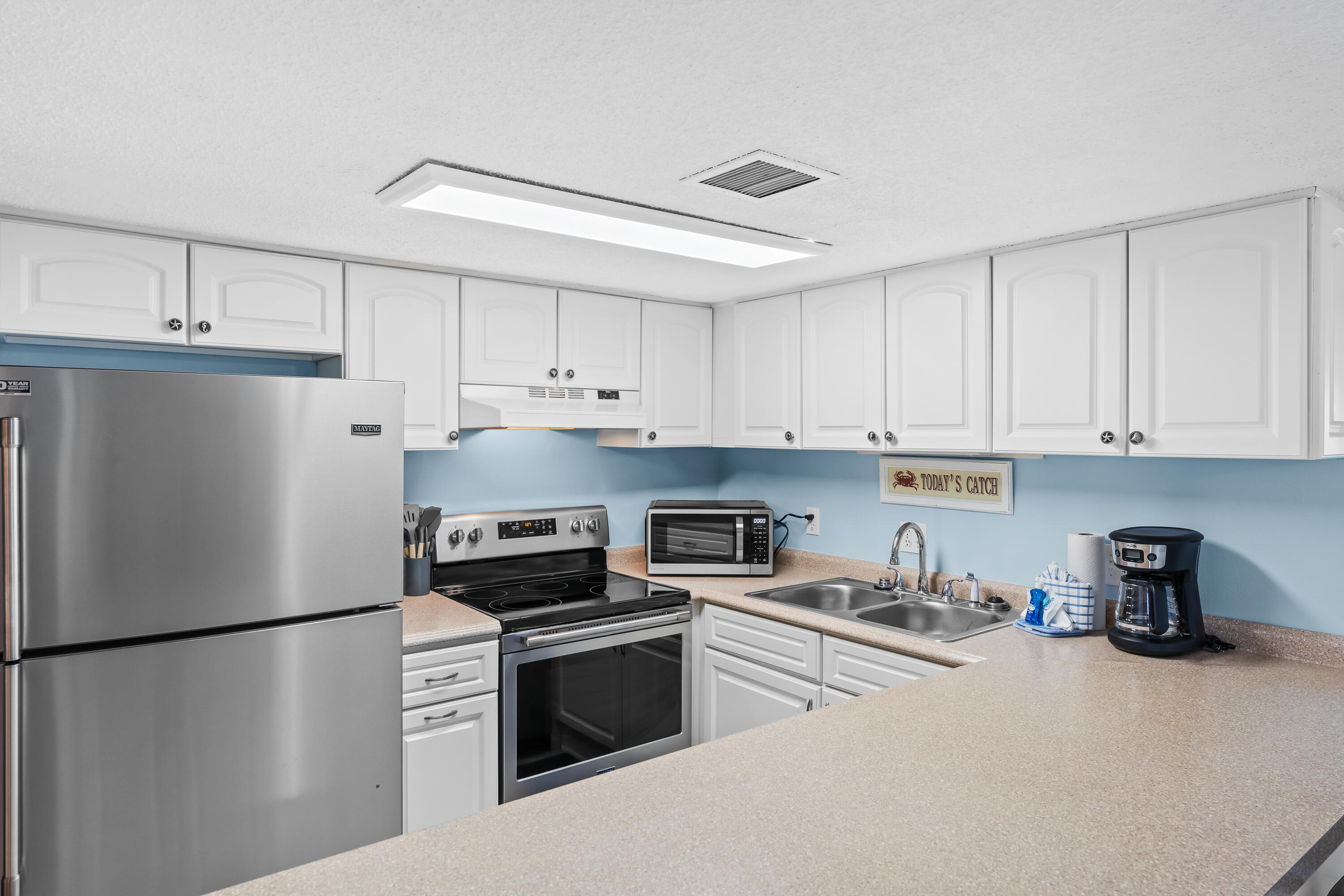 HOLIDAY SURF & RACQUET CLUB - Residential