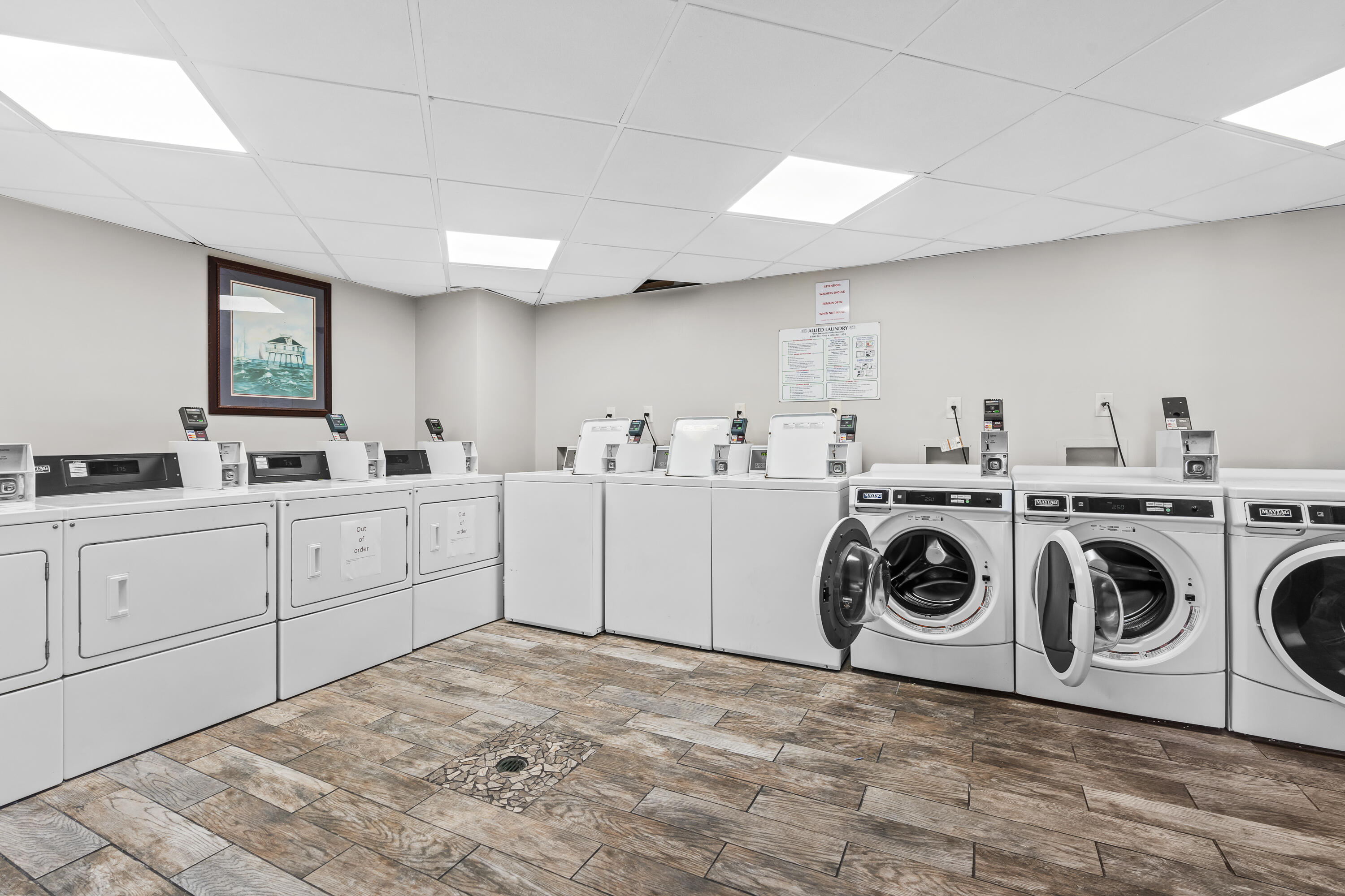 HOLIDAY SURF & RACQUET CLUB - Residential