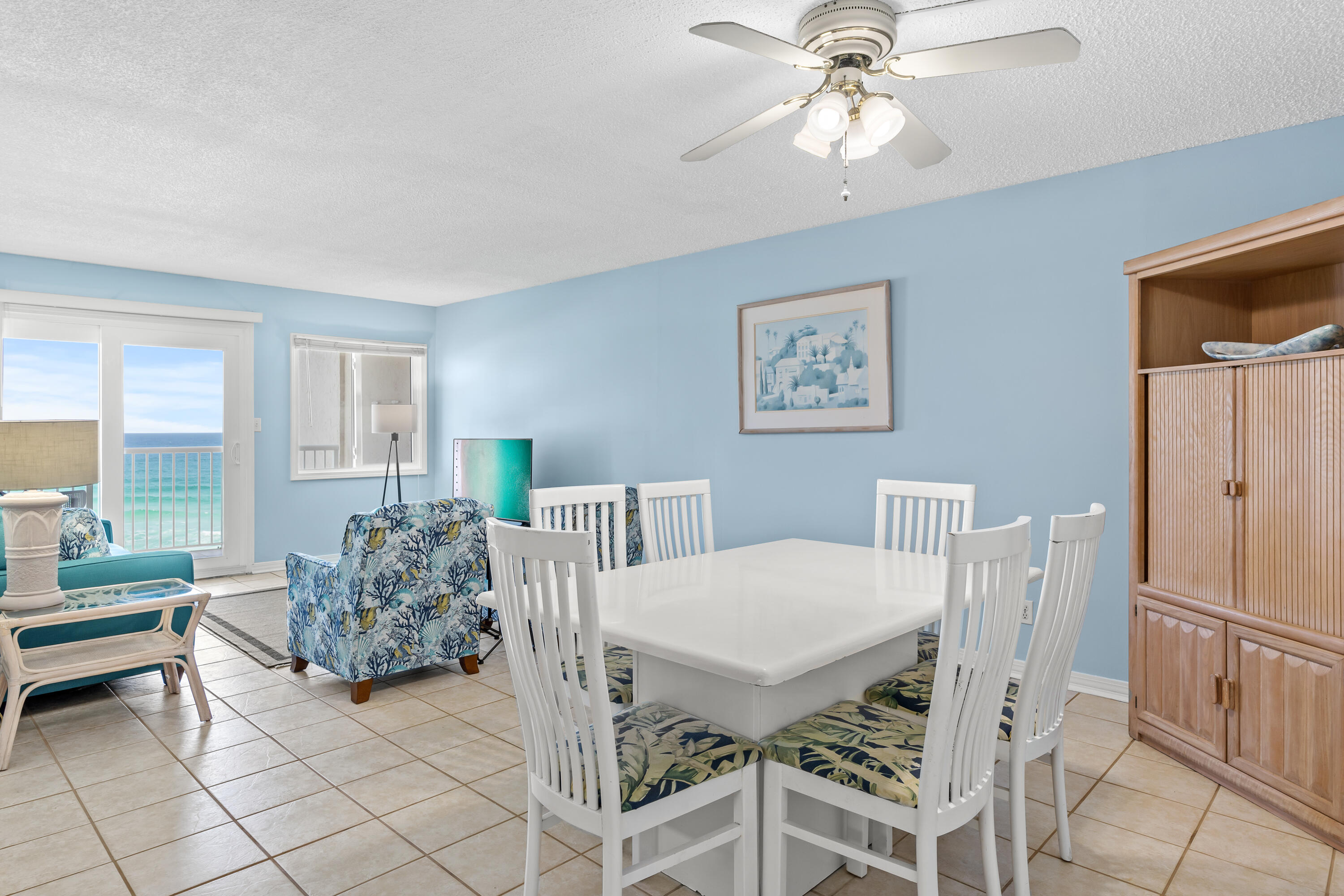 HOLIDAY SURF & RACQUET CLUB - Residential