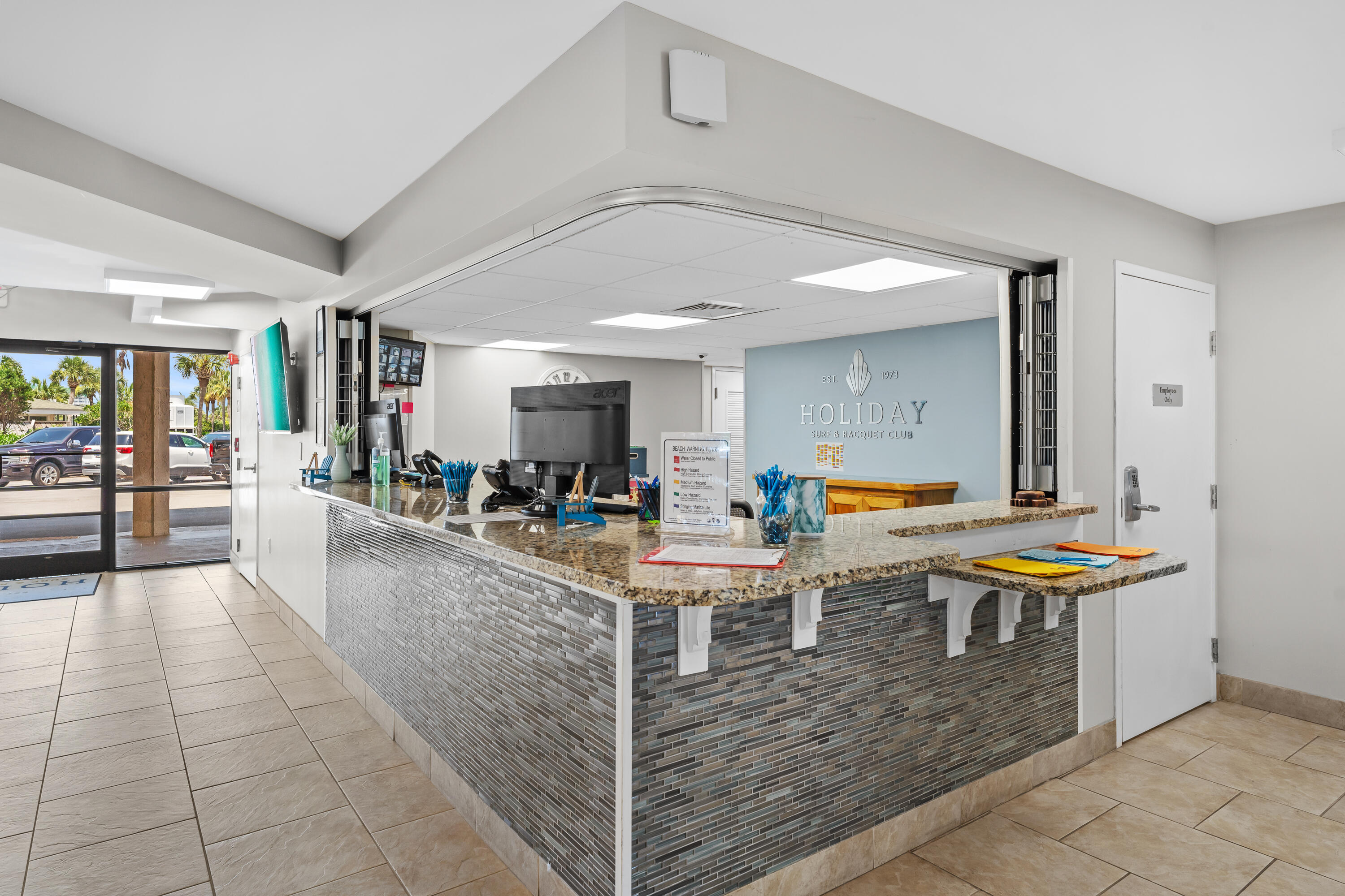 HOLIDAY SURF & RACQUET CLUB - Residential