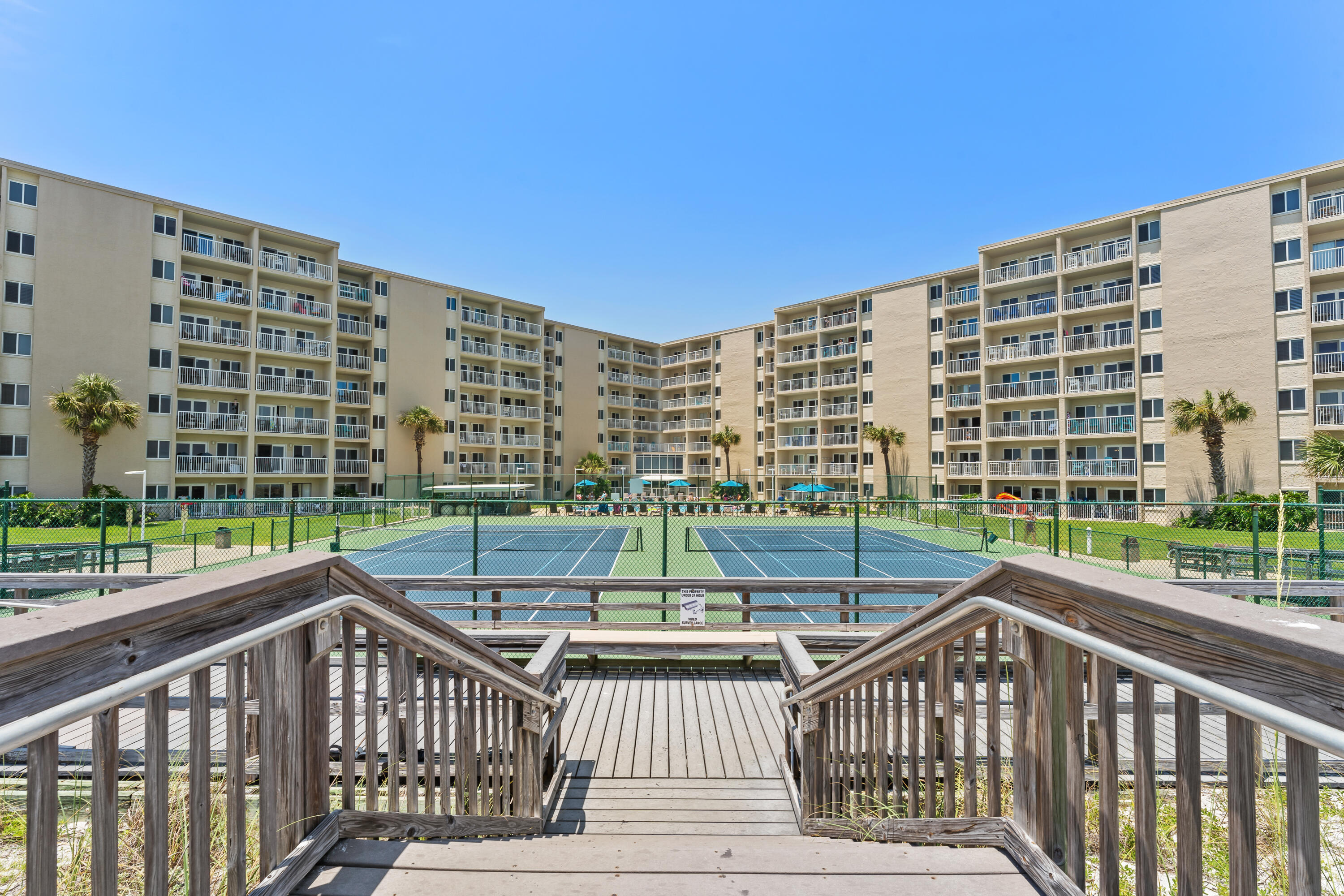 HOLIDAY SURF & RACQUET CLUB - Residential