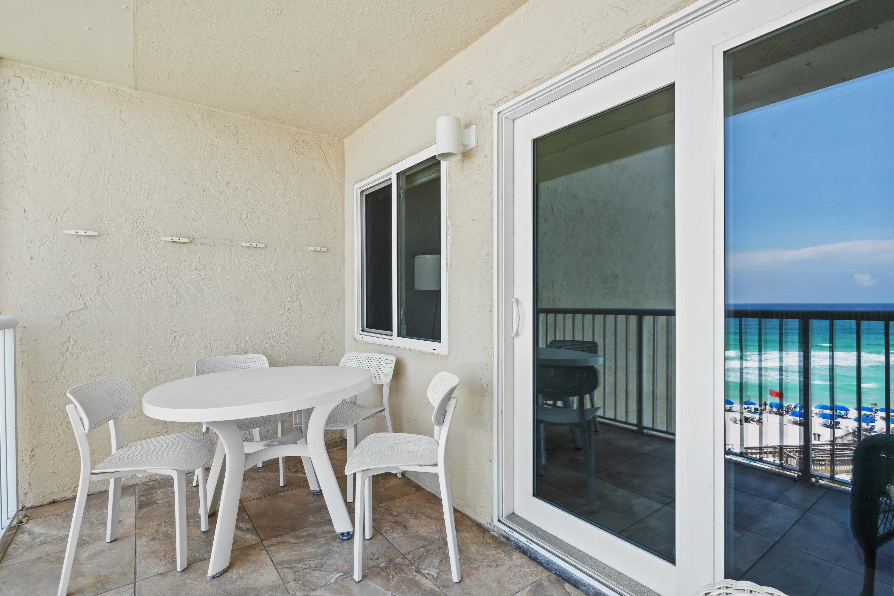 HOLIDAY SURF & RACQUET CLUB - Residential