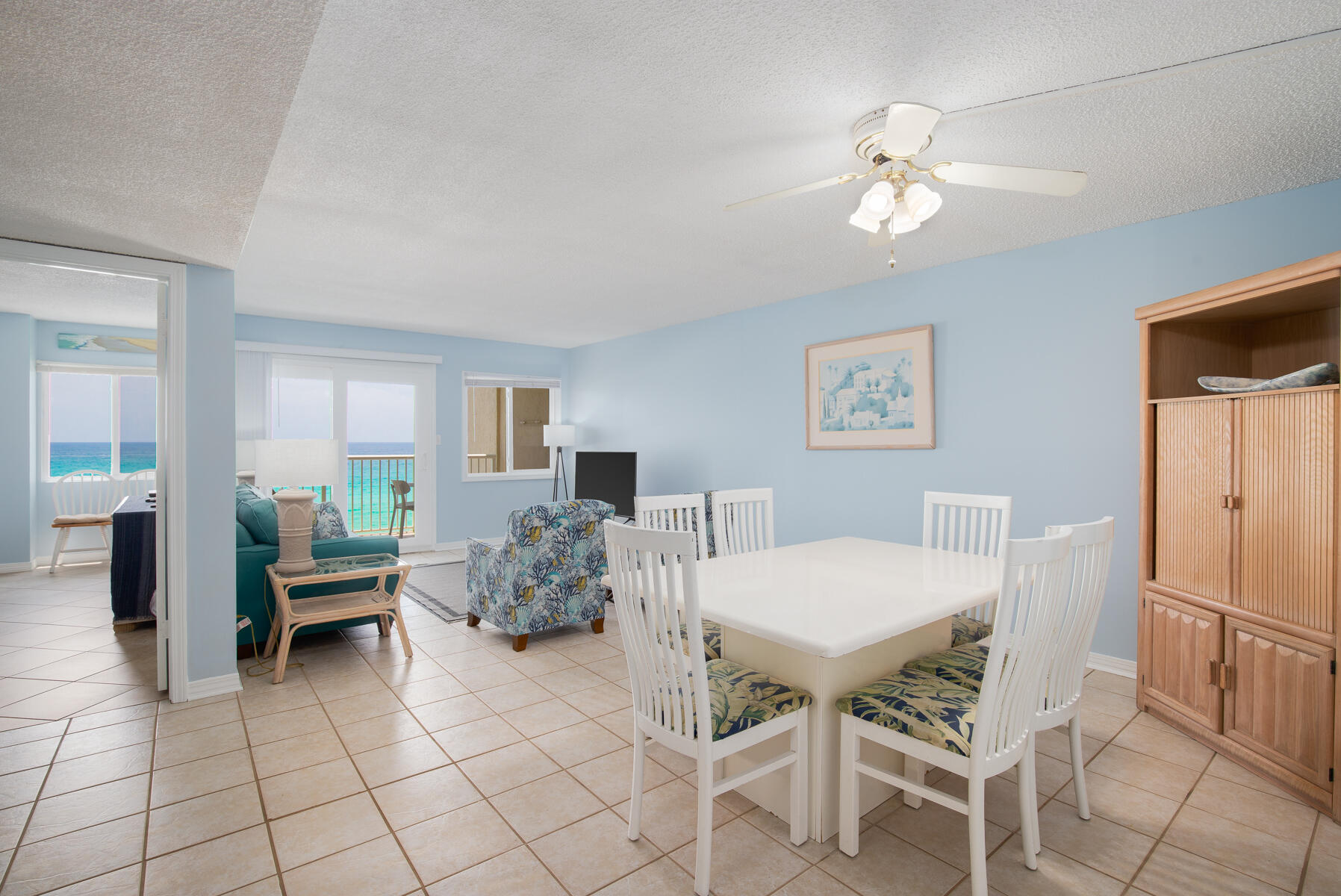 HOLIDAY SURF & RACQUET CLUB - Residential