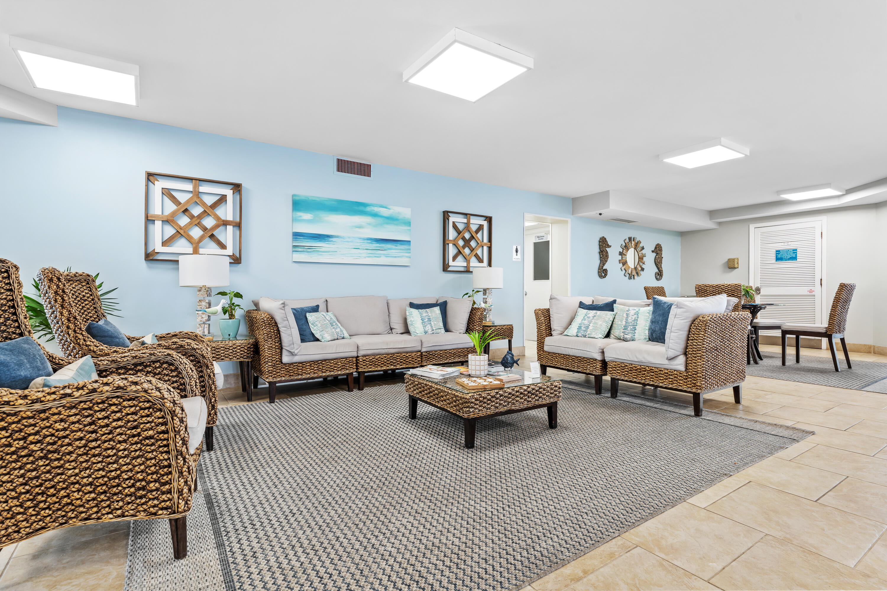 HOLIDAY SURF & RACQUET CLUB - Residential