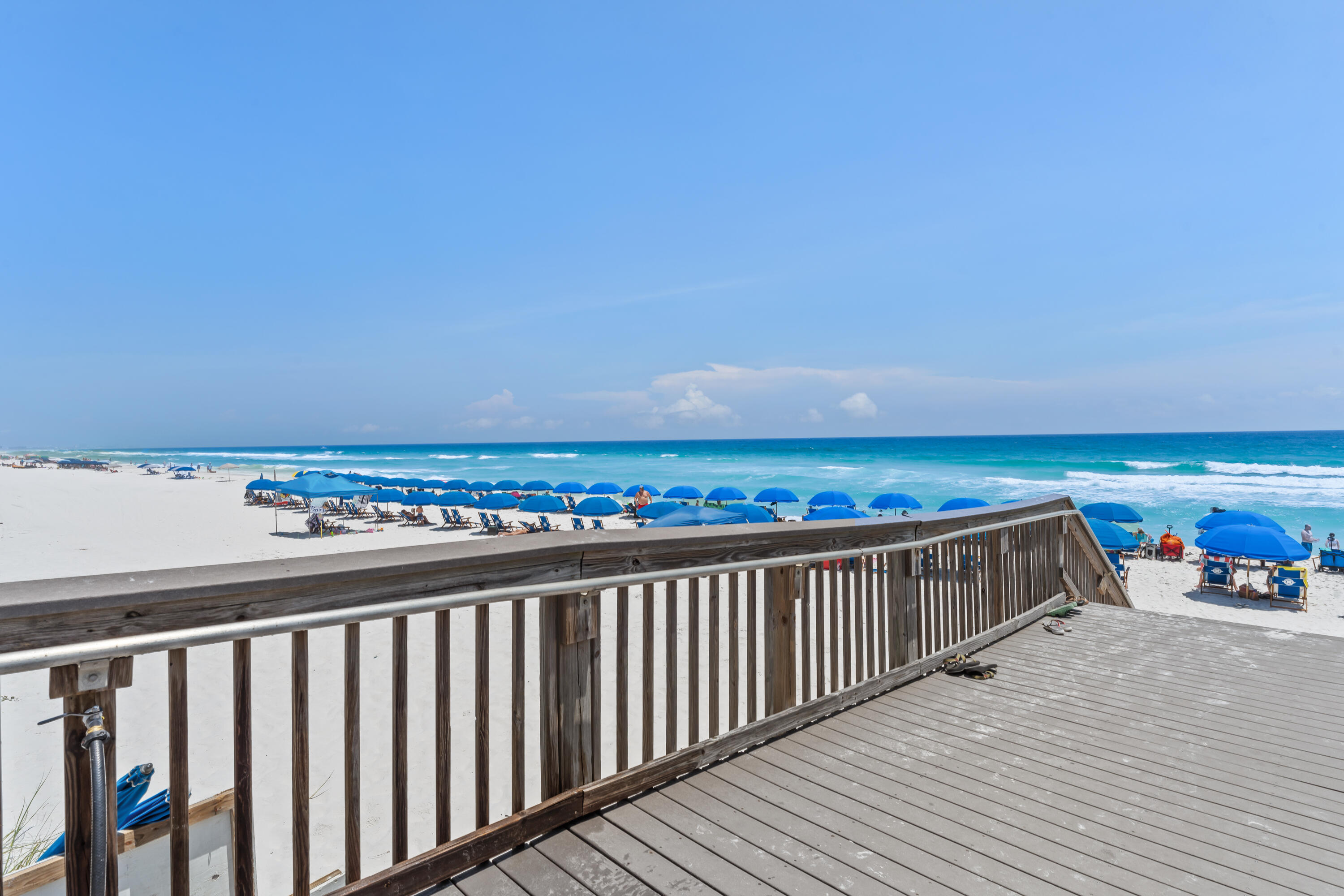 HOLIDAY SURF & RACQUET CLUB - Residential