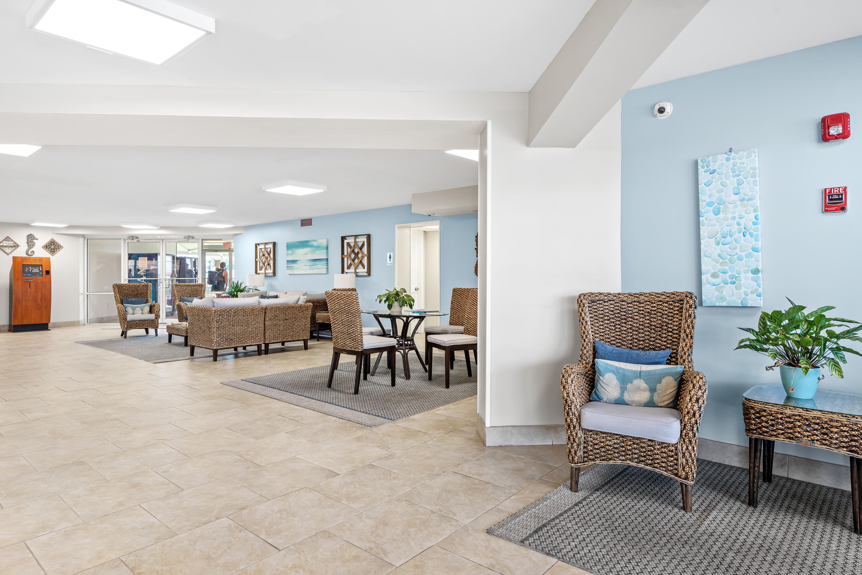 HOLIDAY SURF & RACQUET CLUB - Residential