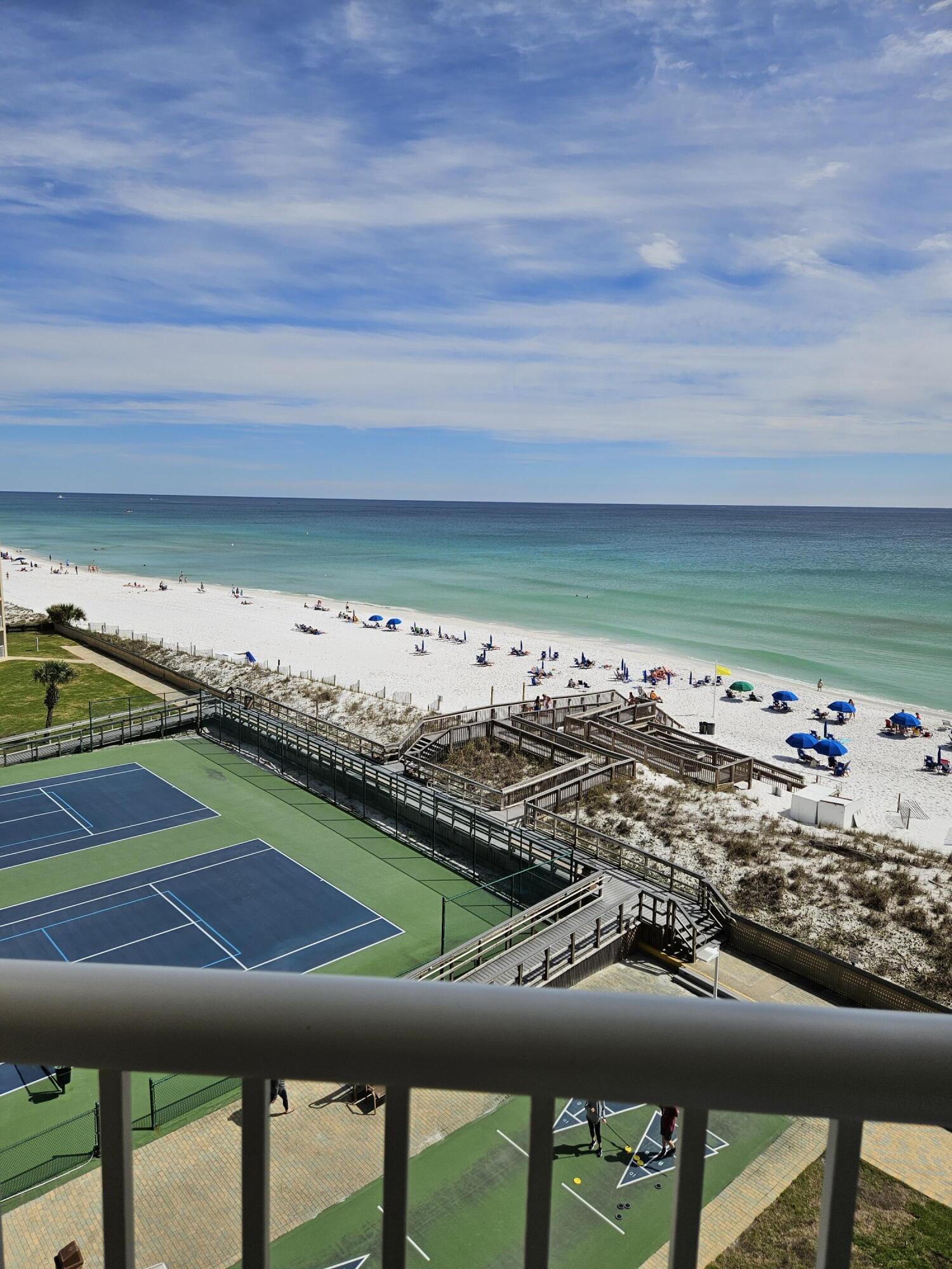 HOLIDAY SURF & RACQUET CLUB - Residential