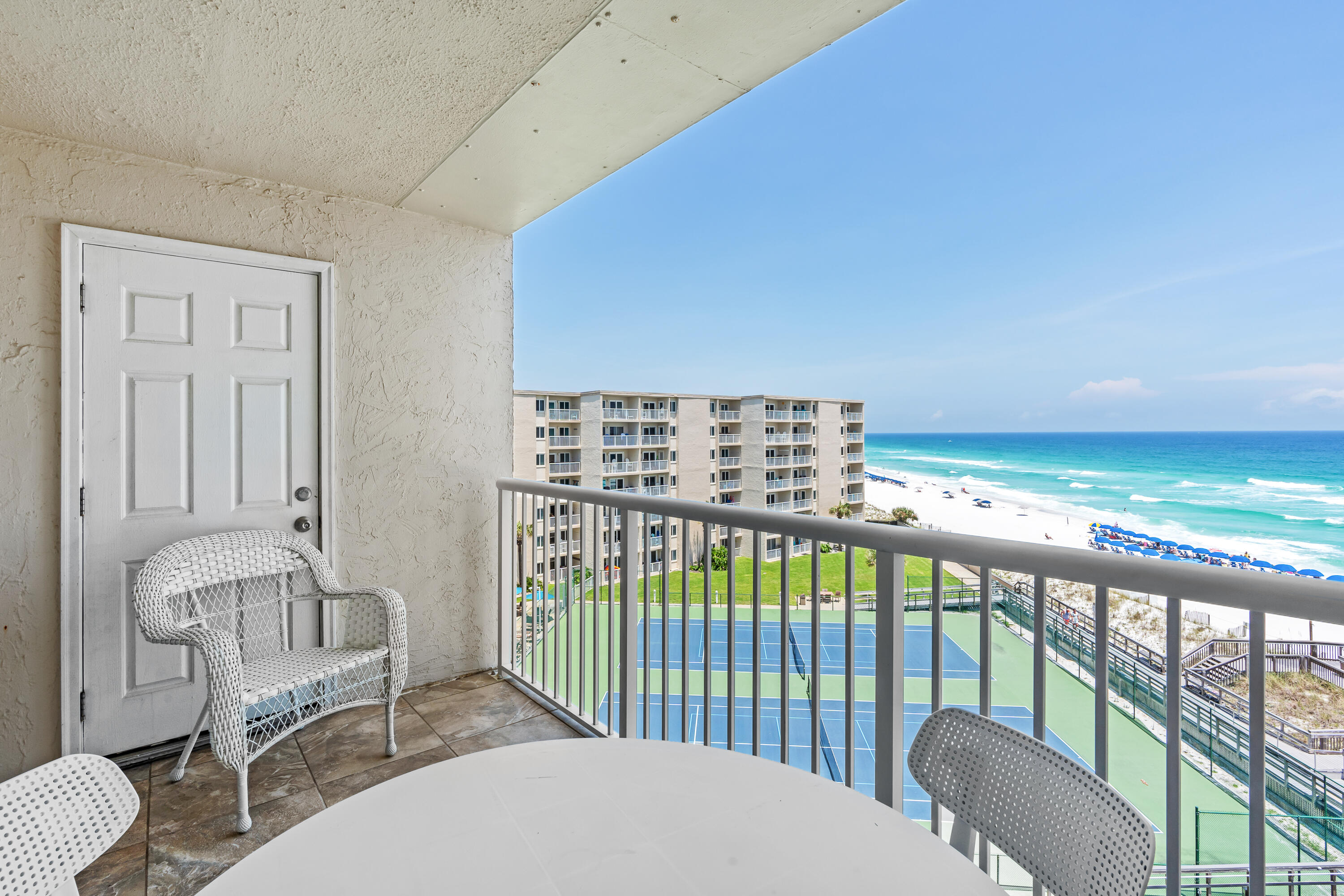 HOLIDAY SURF & RACQUET CLUB - Residential