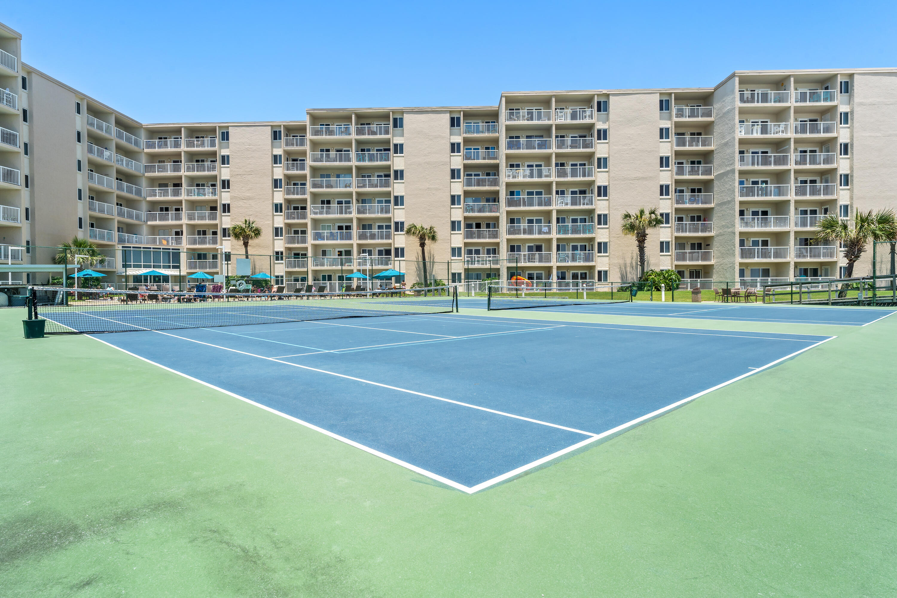 HOLIDAY SURF & RACQUET CLUB - Residential