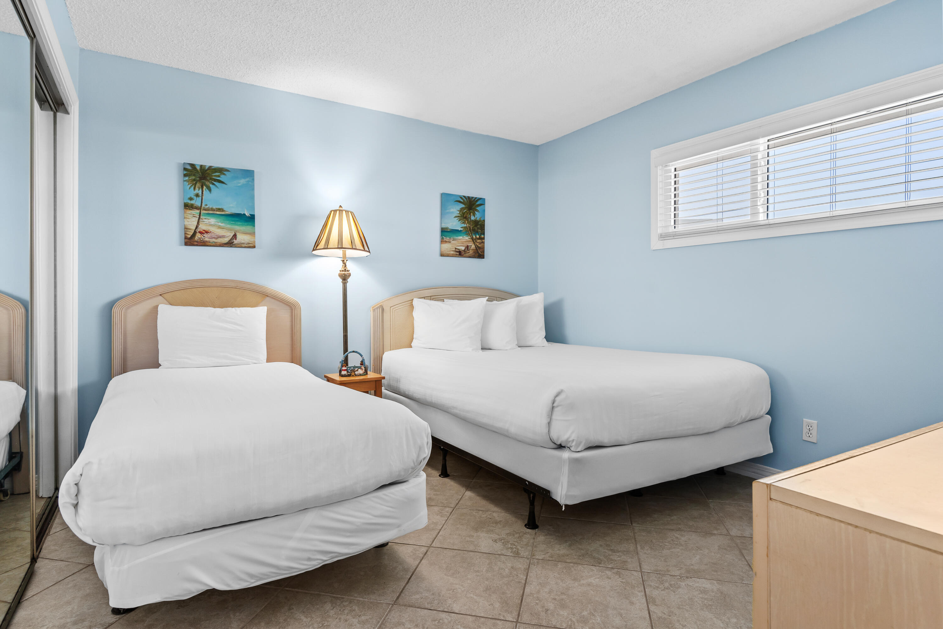 HOLIDAY SURF & RACQUET CLUB - Residential