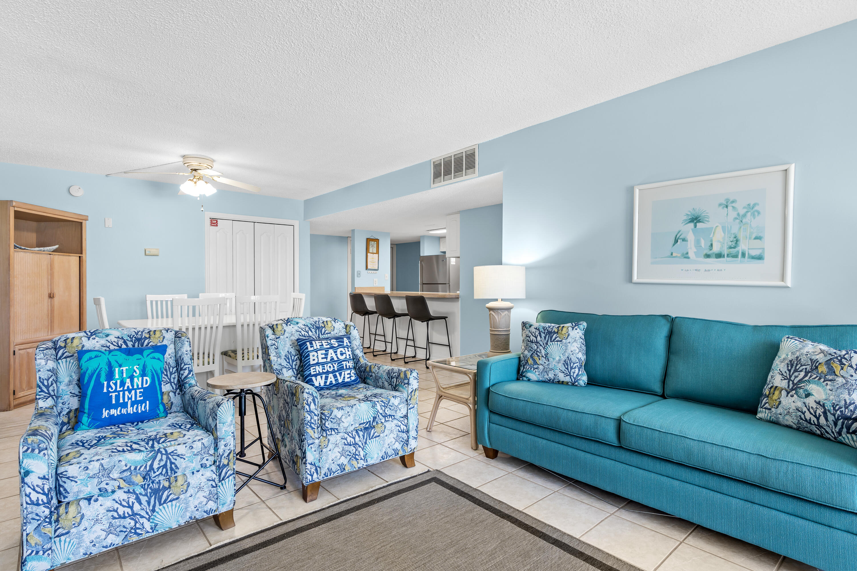 HOLIDAY SURF & RACQUET CLUB - Residential