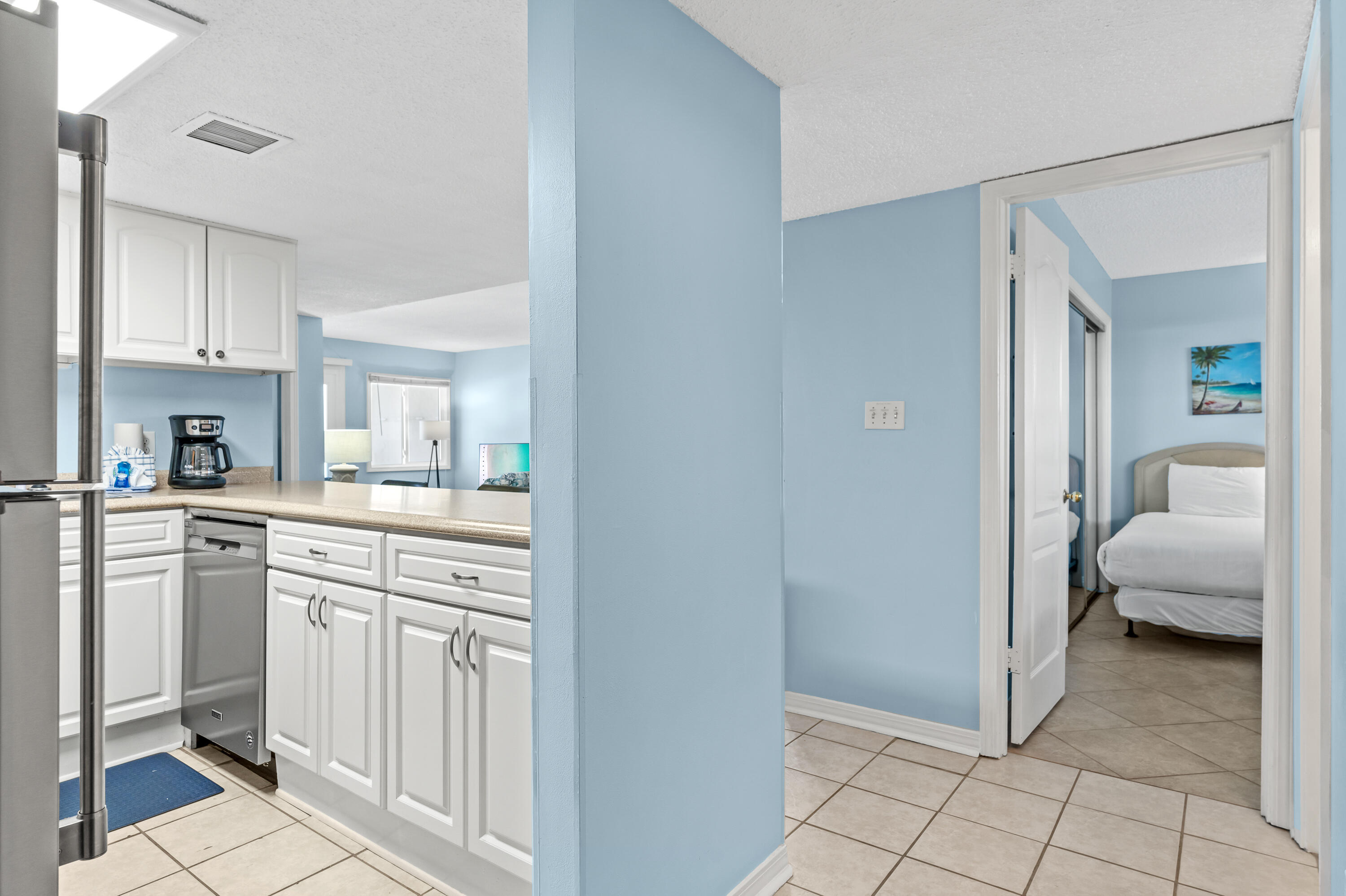 HOLIDAY SURF & RACQUET CLUB - Residential