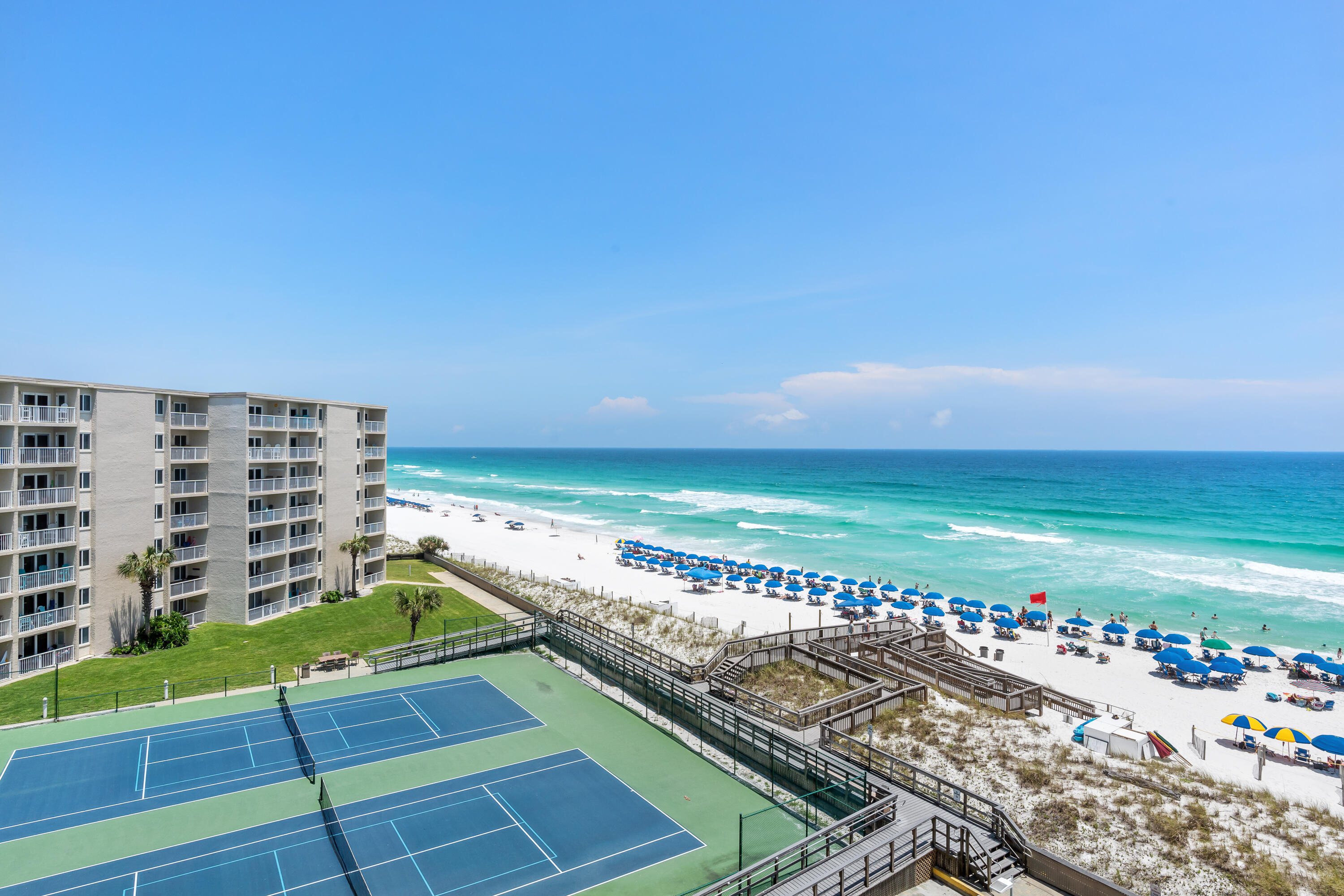 HOLIDAY SURF & RACQUET CLUB - Residential