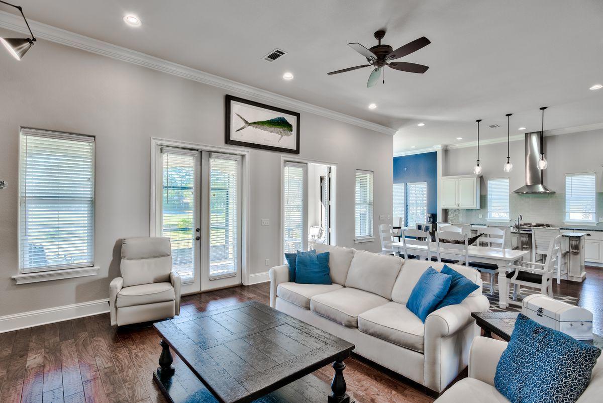 BAYTOWNE AVE EAST - Residential