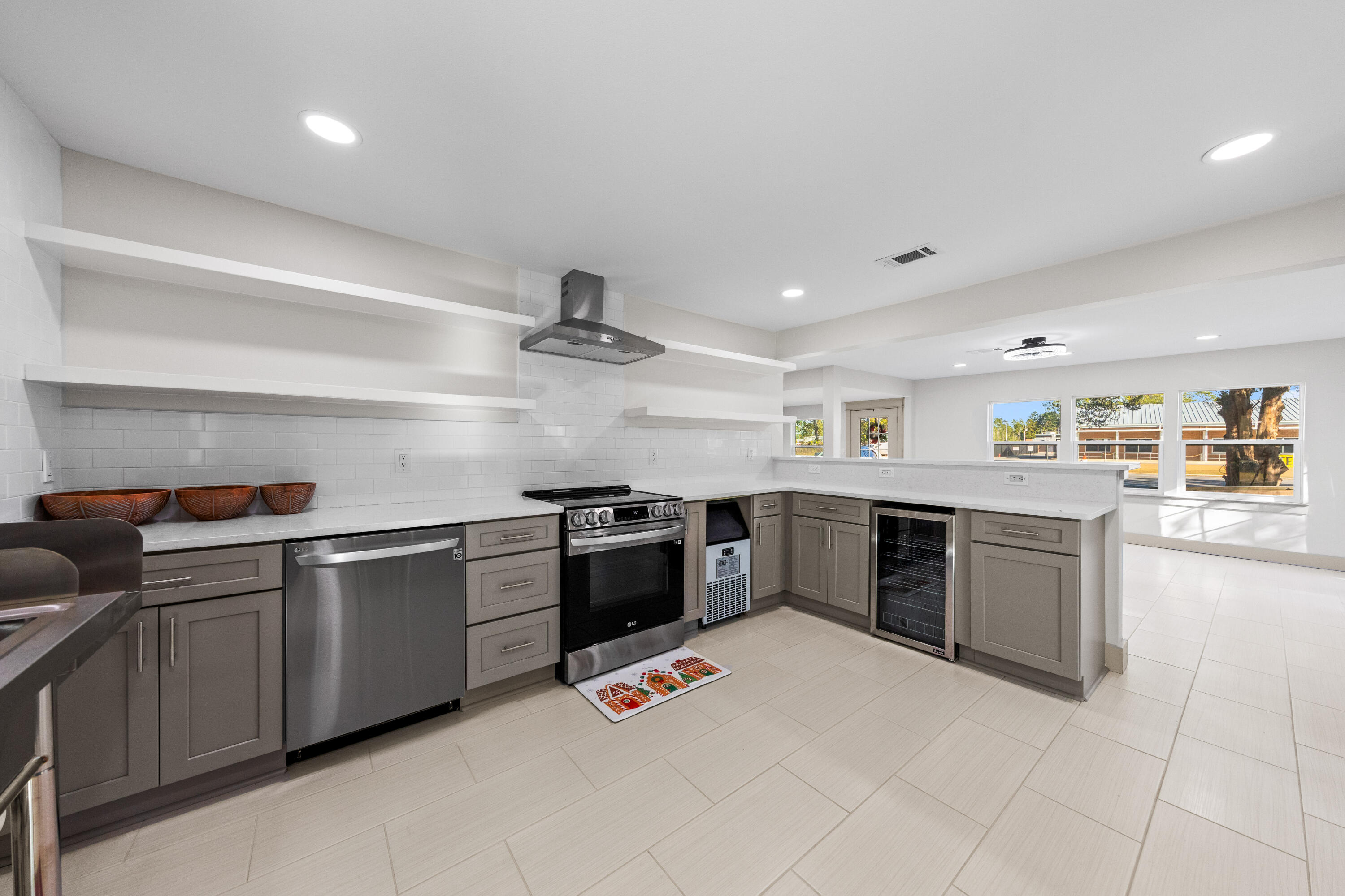 NO RECORDED SUBDIVISION - Residential