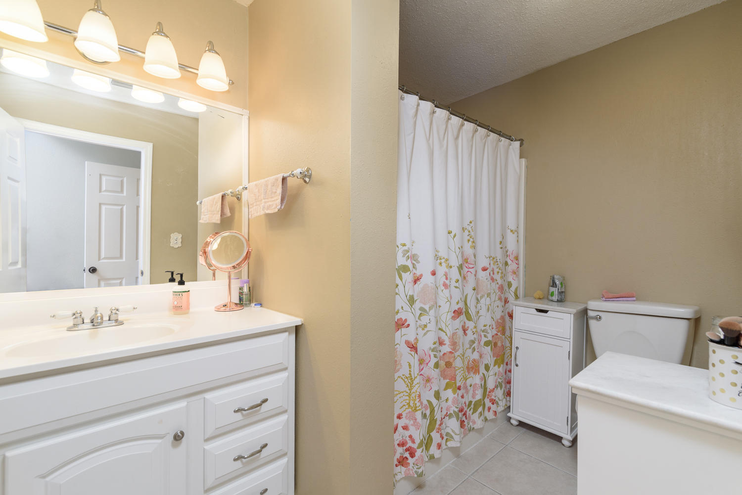 LAKESIDE VILLAGE - Residential