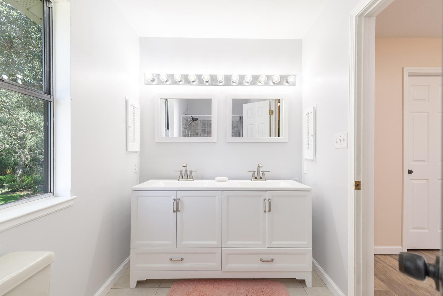 LAKESIDE VILLAGE - Residential