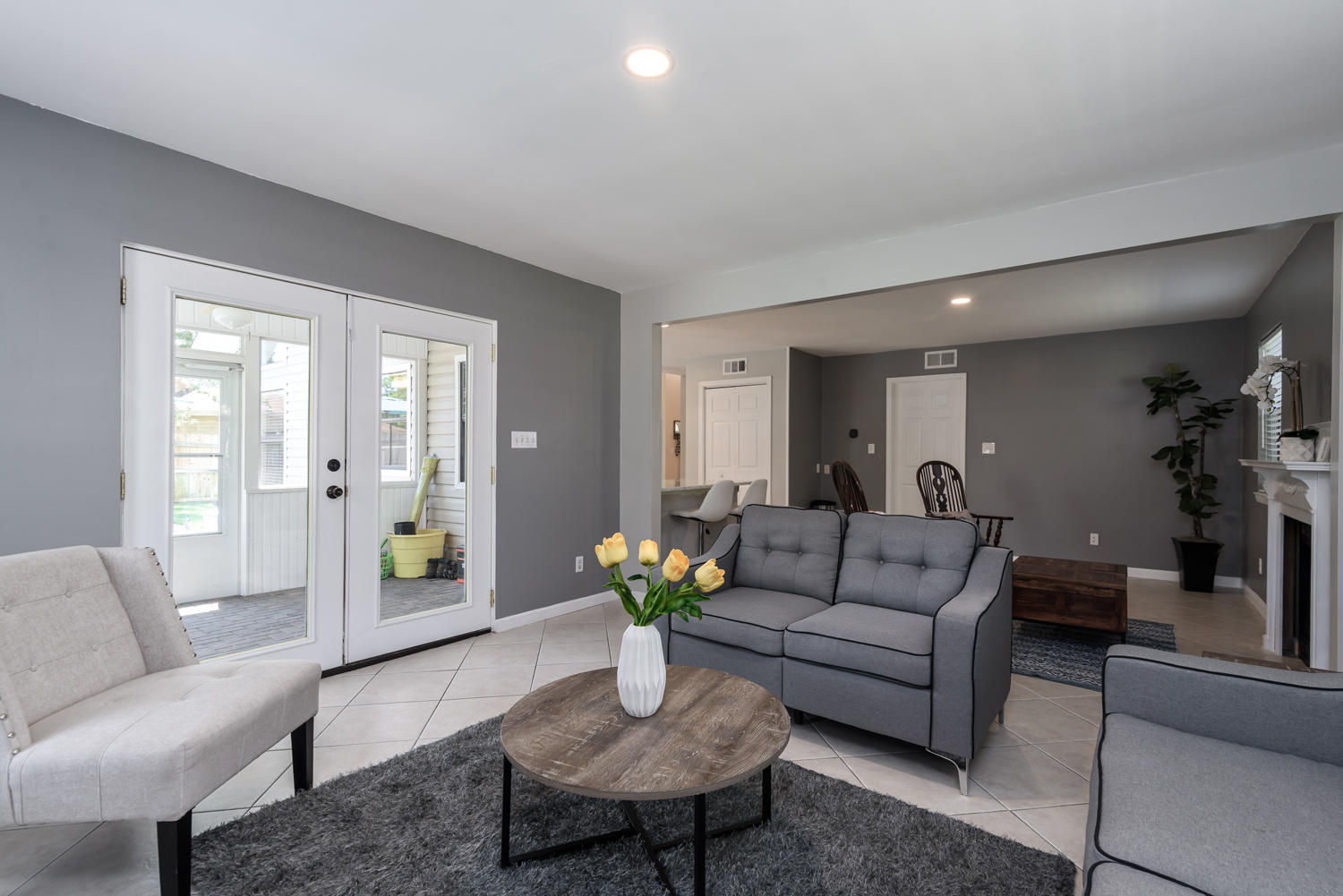 LAKESIDE VILLAGE - Residential