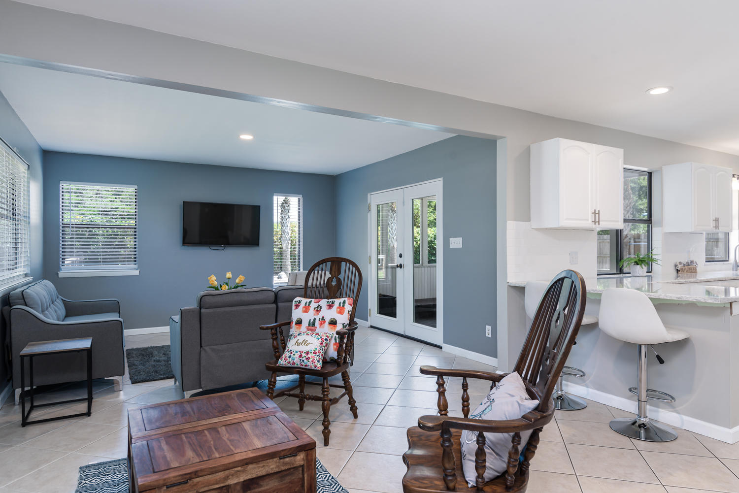 LAKESIDE VILLAGE - Residential