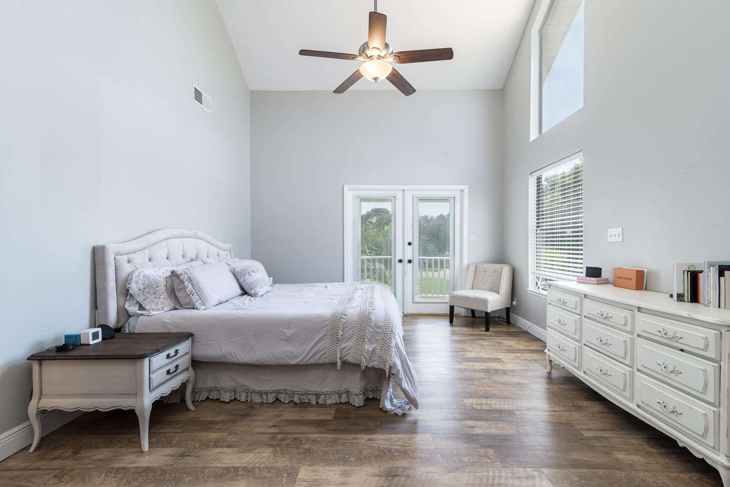 LAKESIDE VILLAGE - Residential