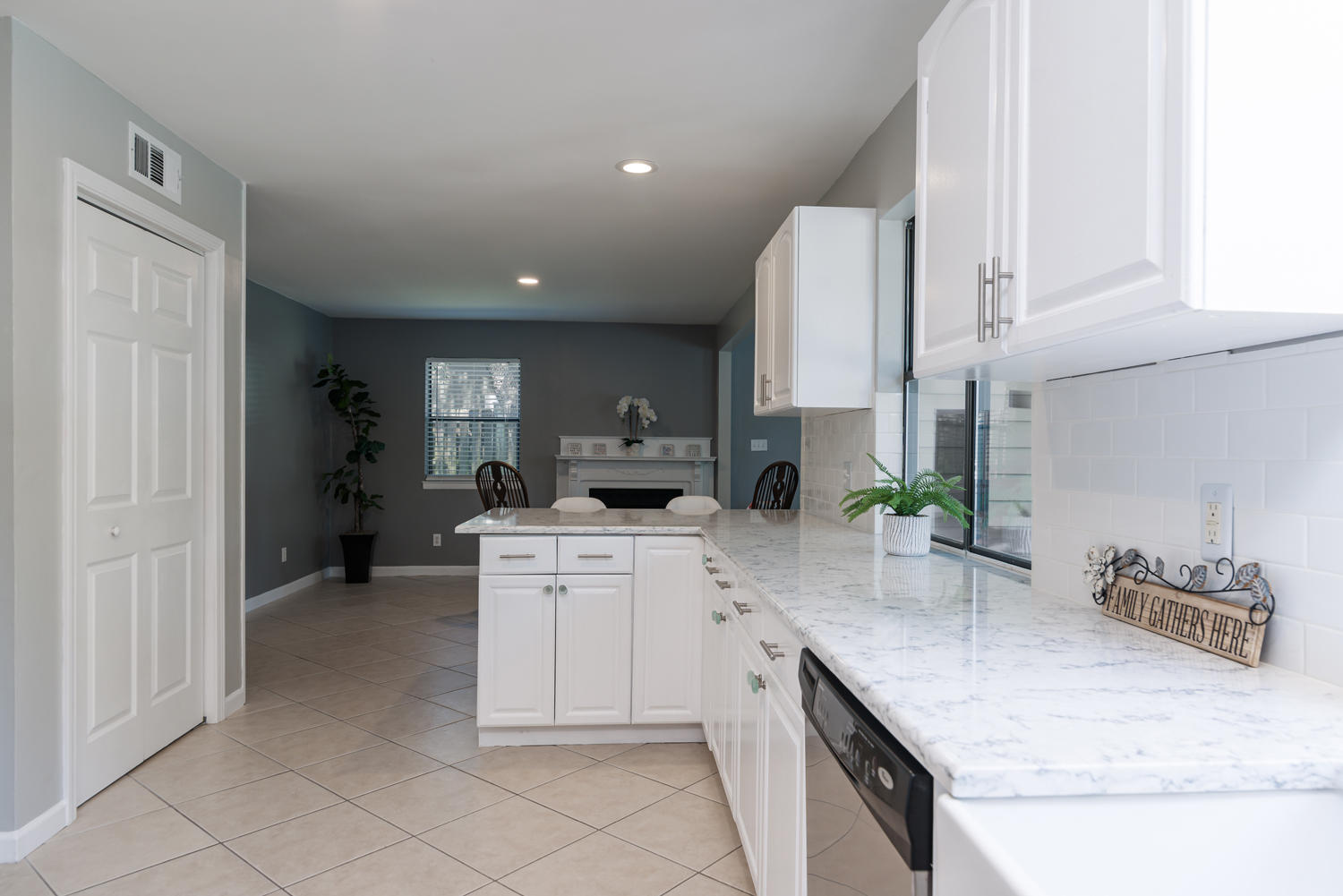 LAKESIDE VILLAGE - Residential