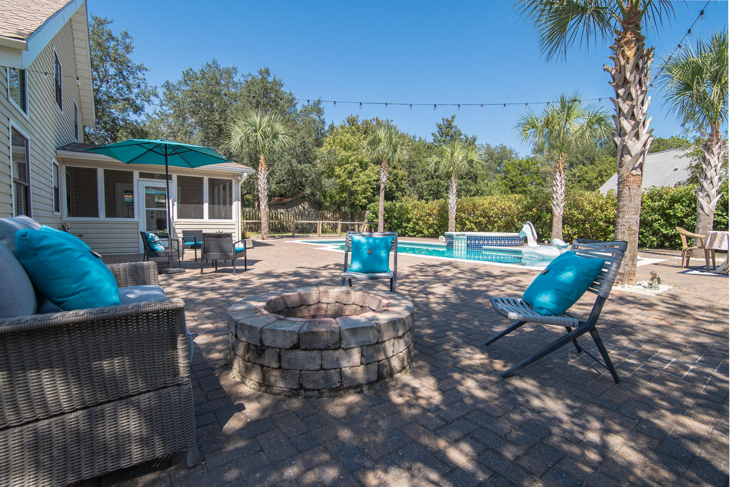 LAKESIDE VILLAGE - Residential