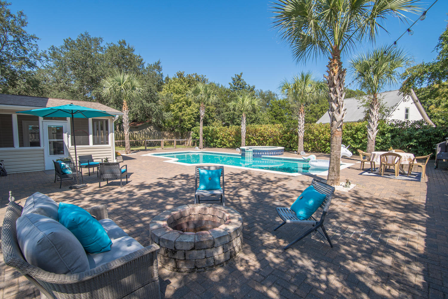 LAKESIDE VILLAGE - Residential